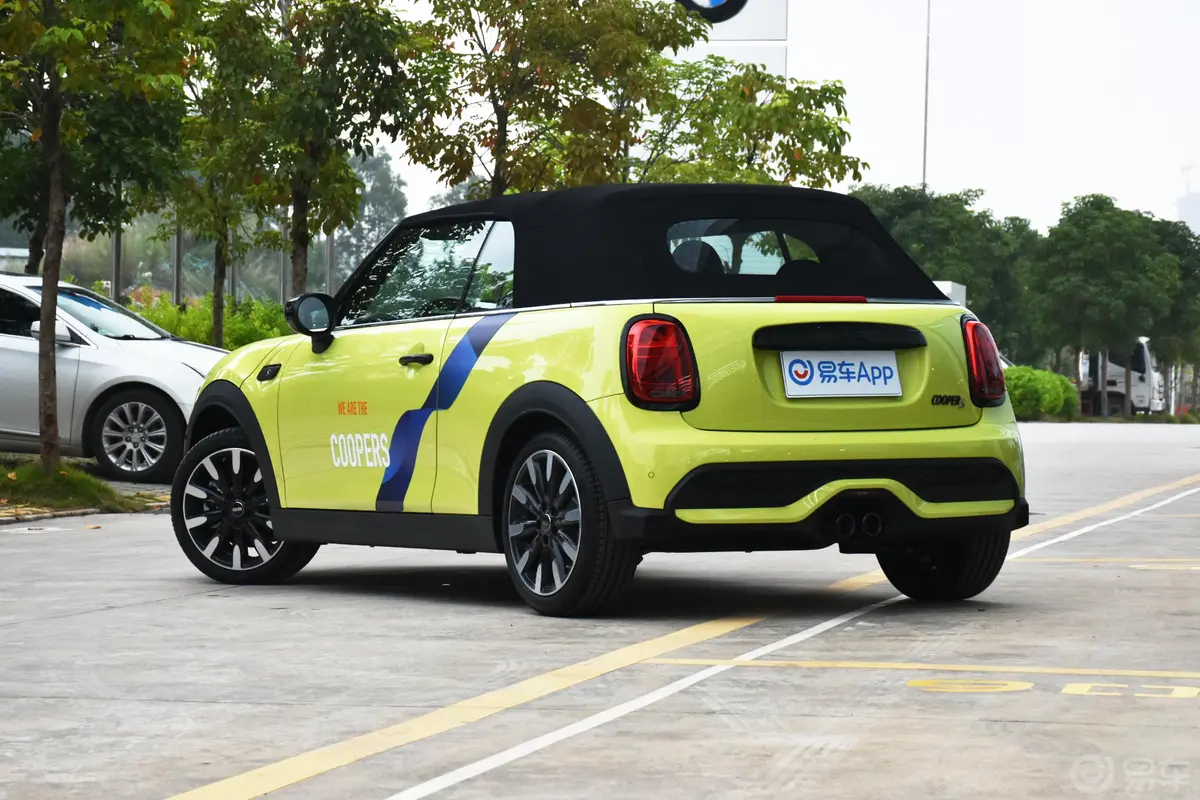 MINI CABRIO改款 2.0T COOPER S CABRIO 经典派侧后45度车头向左水平