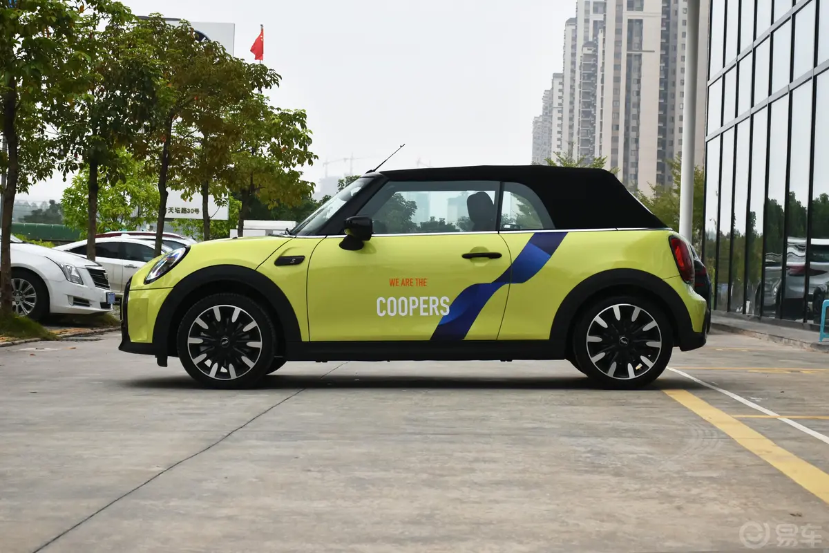 MINI CABRIO改款 2.0T COOPER S CABRIO 经典派正侧车头向左水平