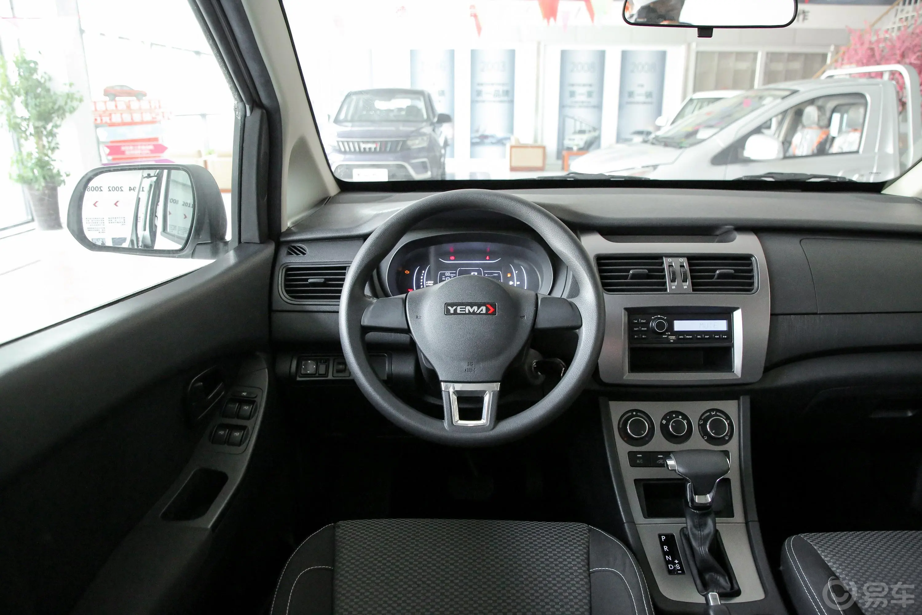 斯派卡改款2 1.5L CVT 舒适型驾驶位区域