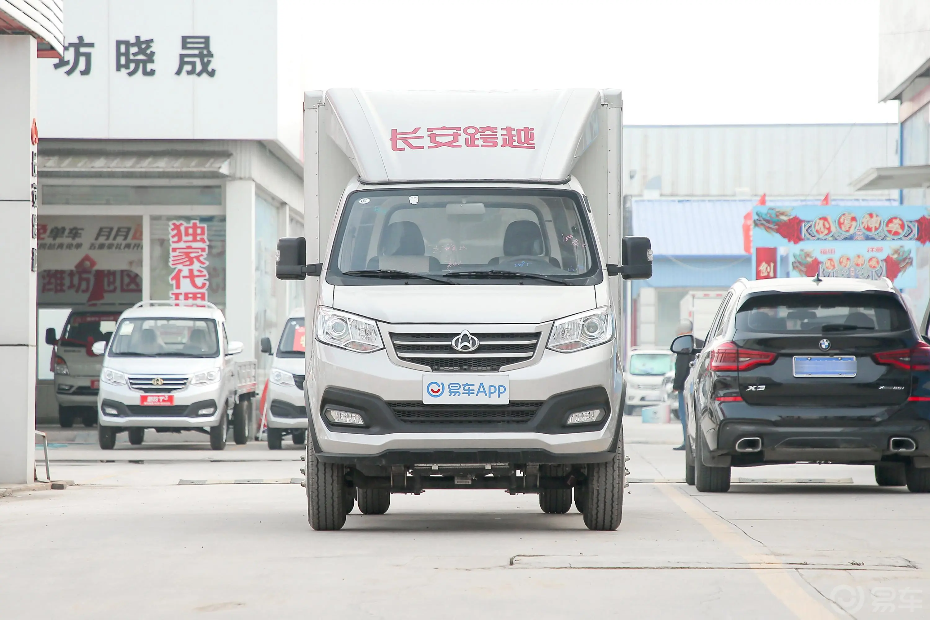 跨越王X3东安1.6L 122马力 3.185米厢货 单排 后双轮 标准版 汽油 国Ⅵ正前水平