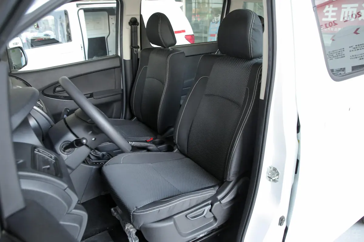 斯派卡改款2 1.5L CVT 舒适型驾驶员座椅