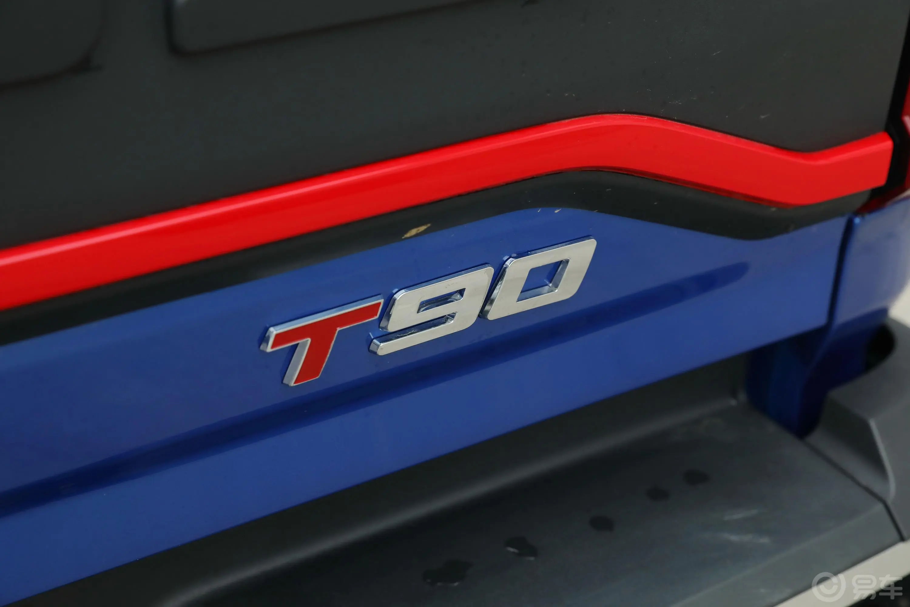 大通T902.0T 自动四驱双增压长箱高底盘 豪华型 柴油外观细节