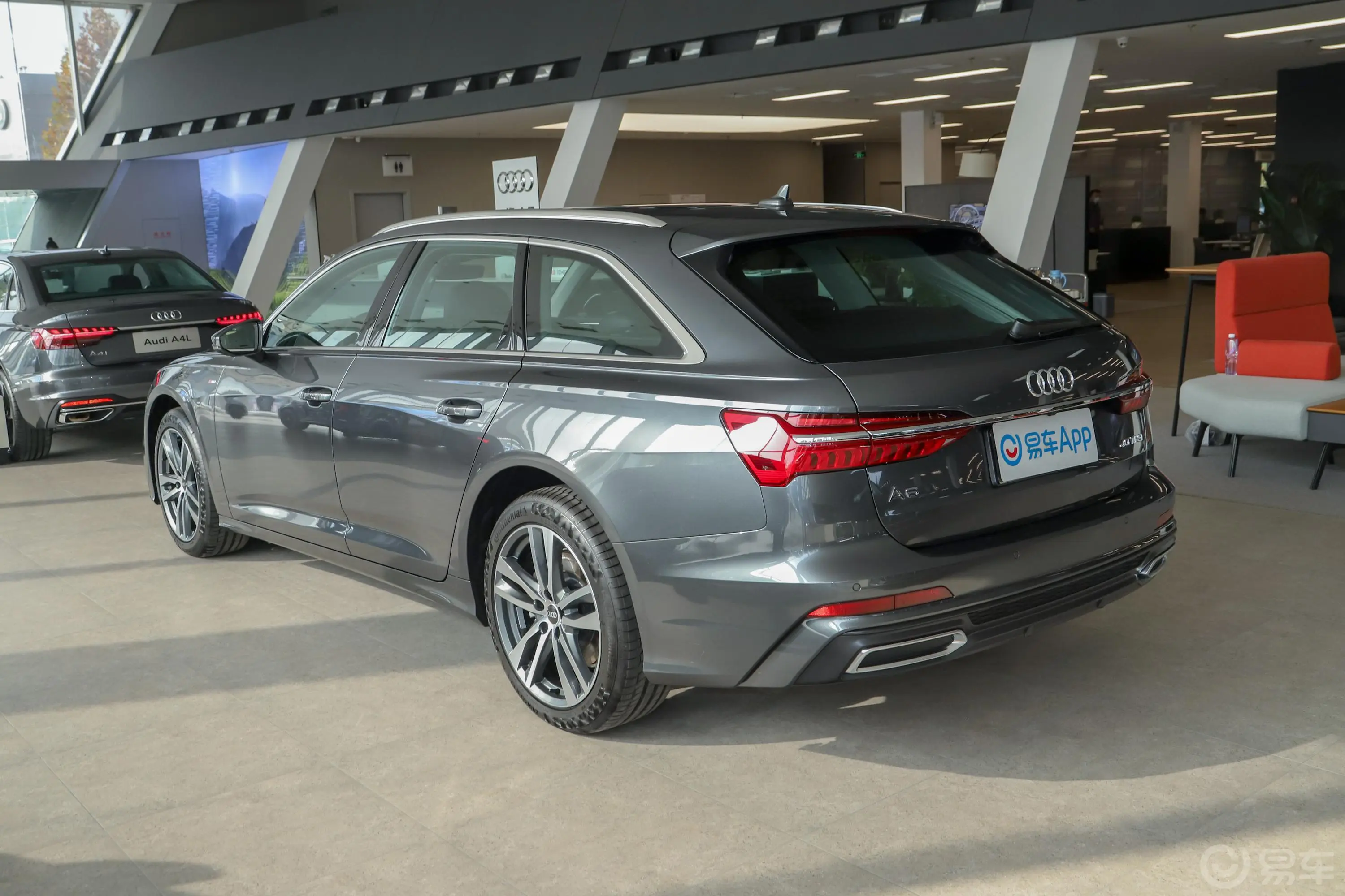 奥迪A6Avant 先锋派 40 TFSI 豪华动感型侧后45度车头向左水平