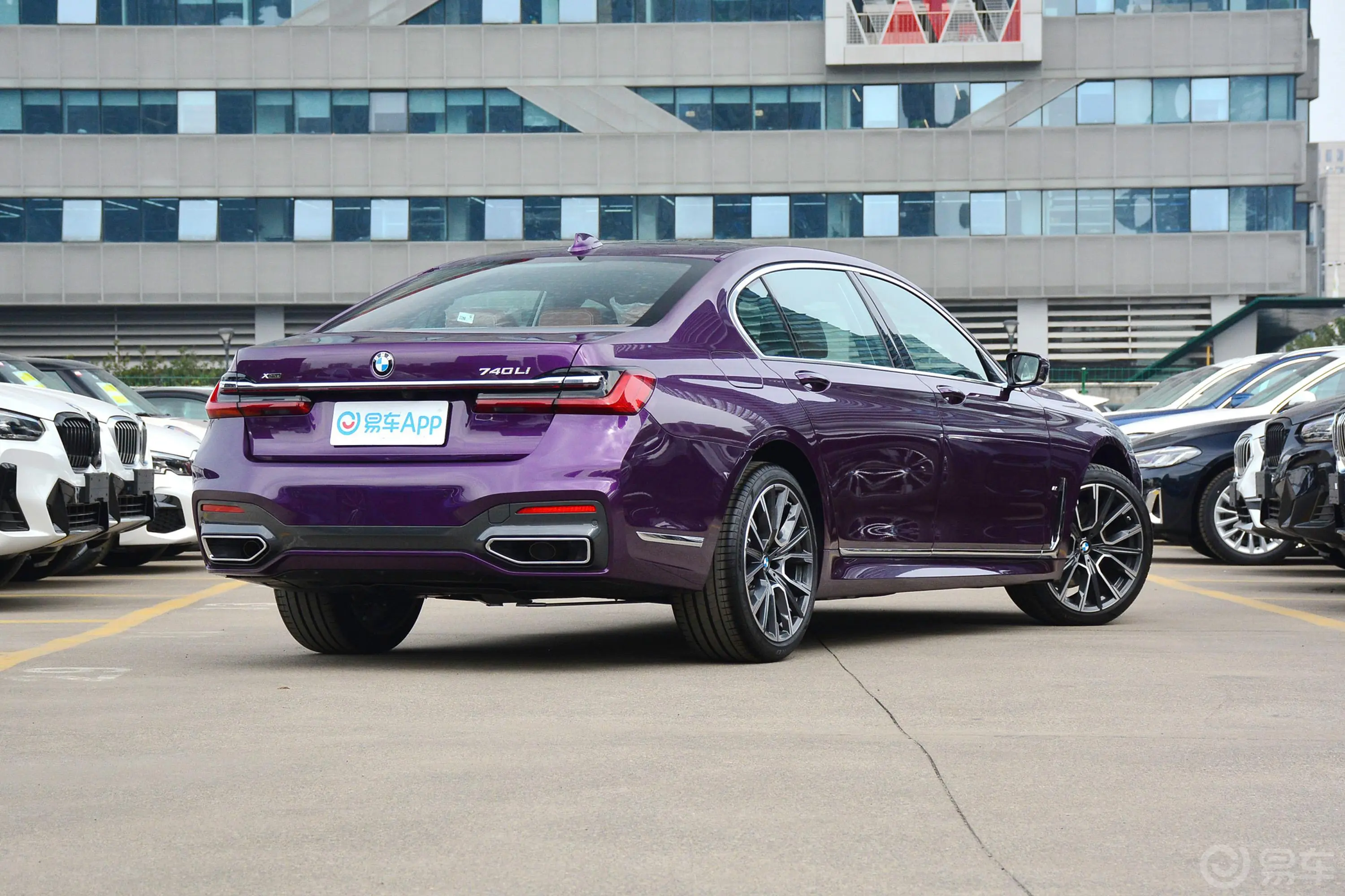 宝马7系740Li xDrive 行政型 M运动套装外观