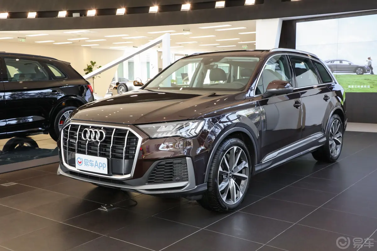 奥迪Q755 TFSI quattro S line运动型侧前45度车头向左水平