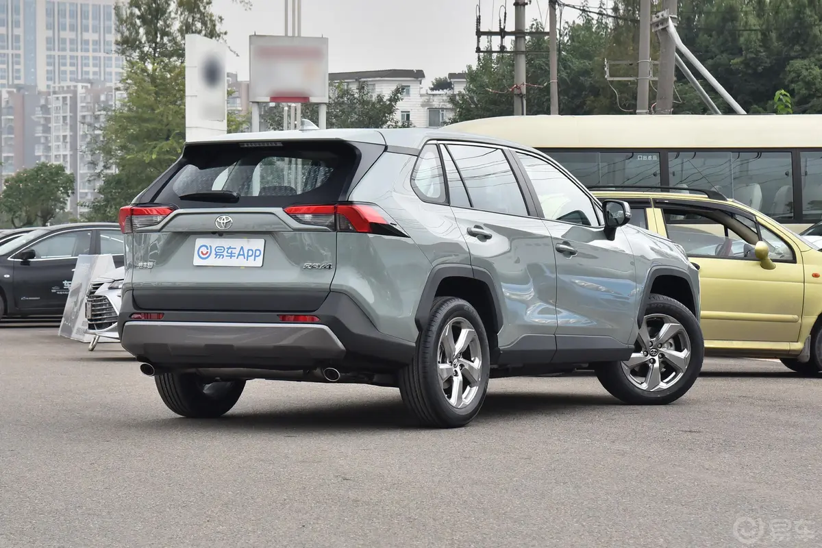 RAV4荣放2.0L CVT 两驱 风尚版外观