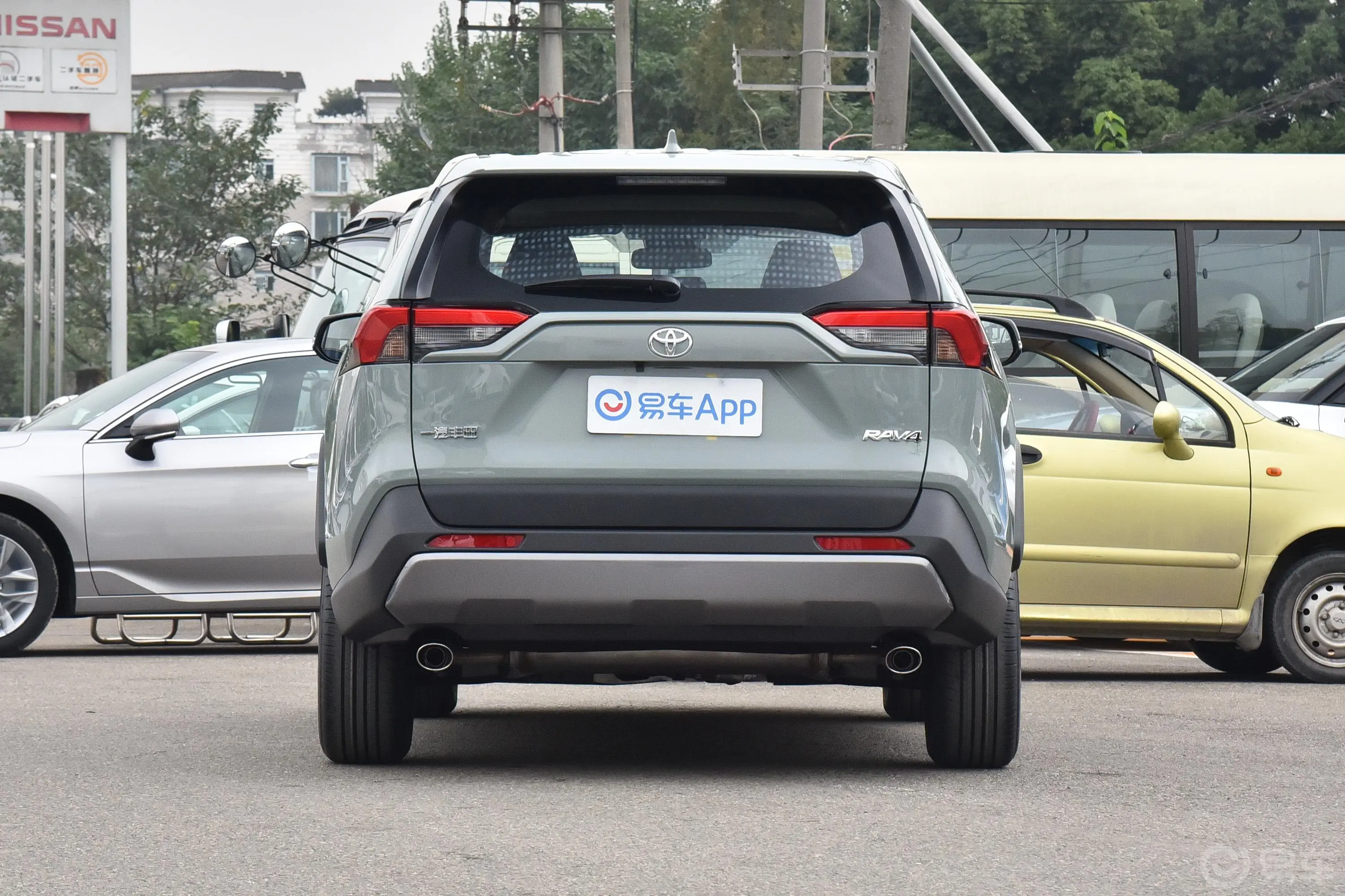 RAV4荣放2.0L CVT 两驱 风尚版外观