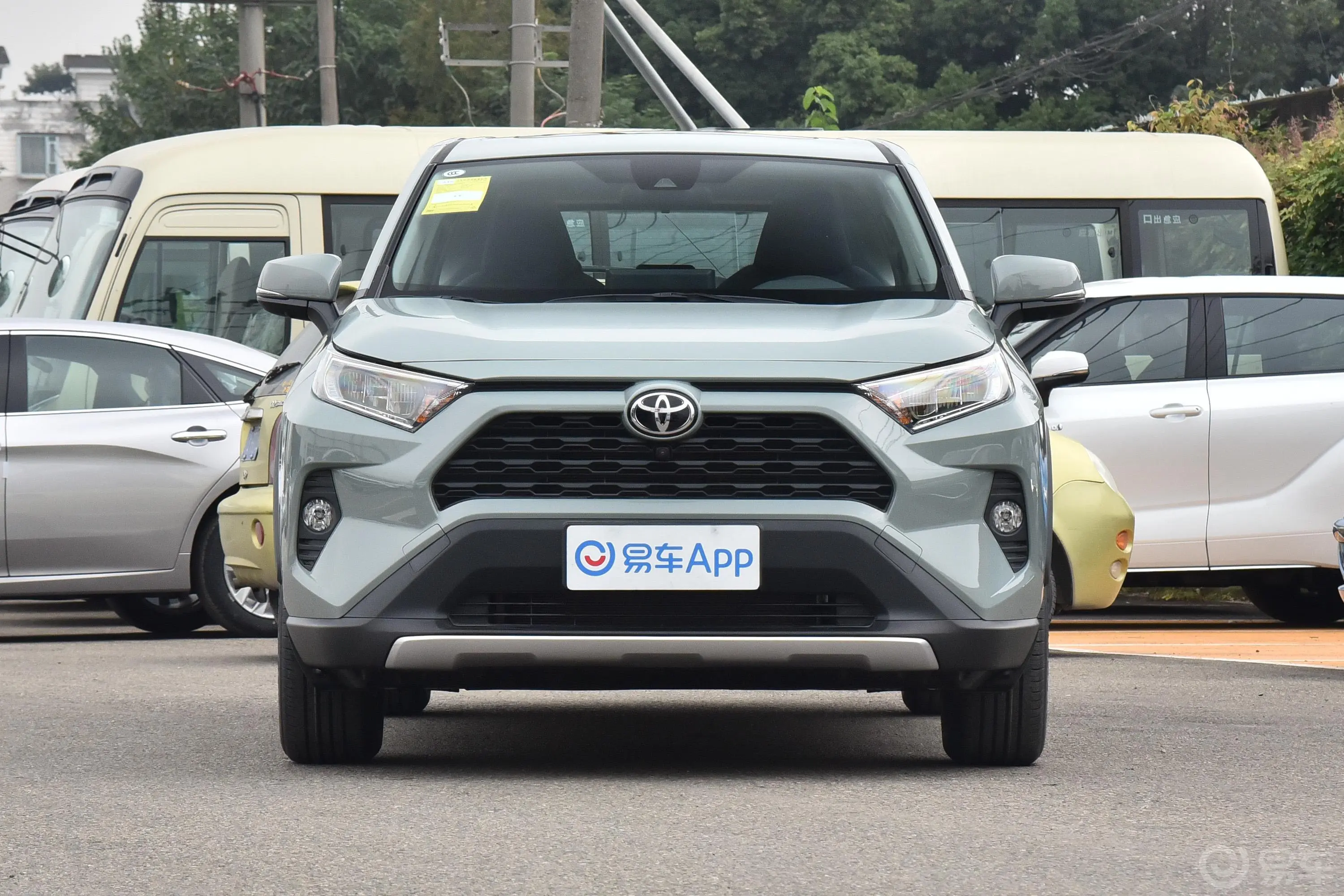 RAV4荣放2.0L CVT 两驱 风尚版外观