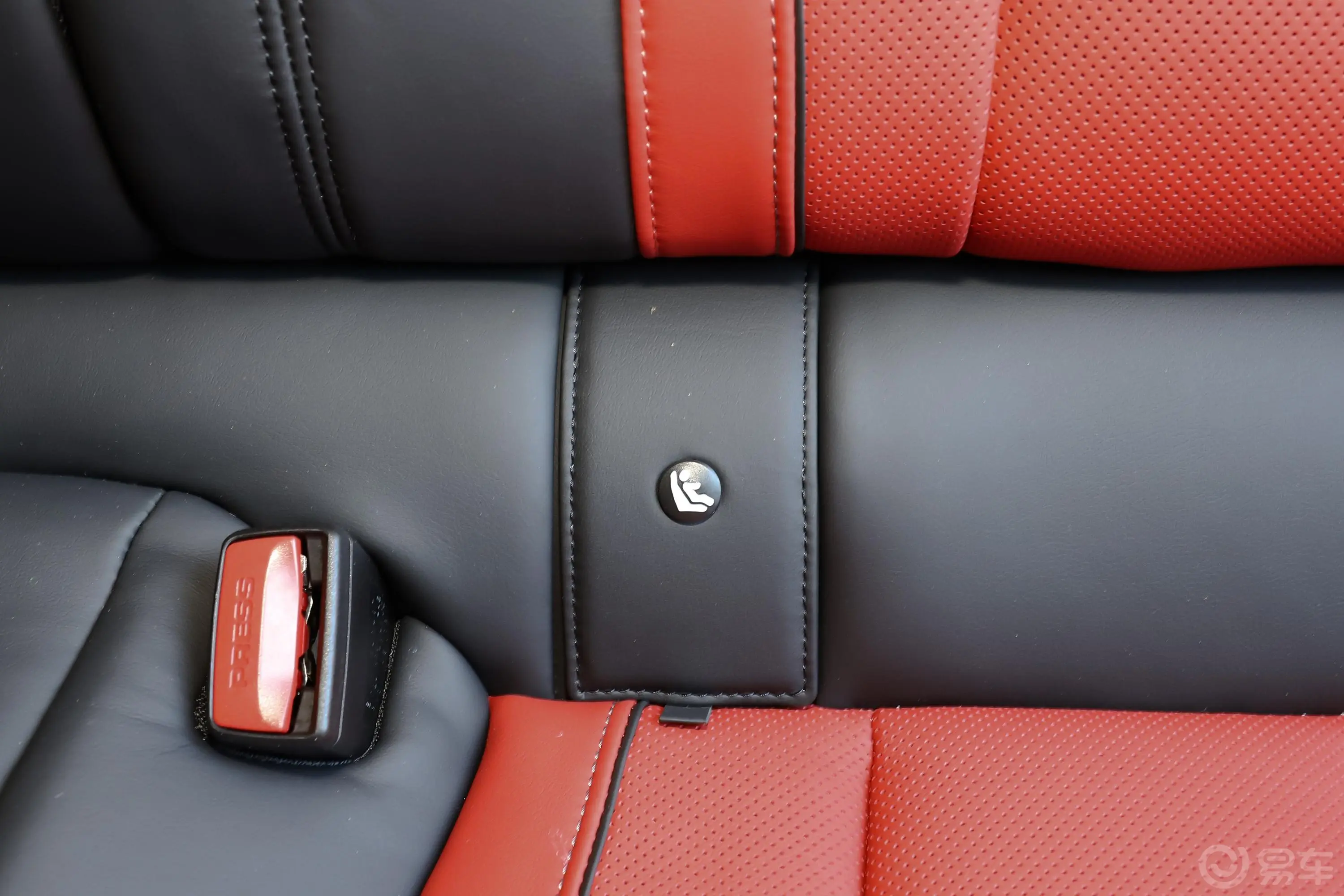 宝马8系改款 四门轿跑车 840i xDrive M运动套装儿童座椅接口