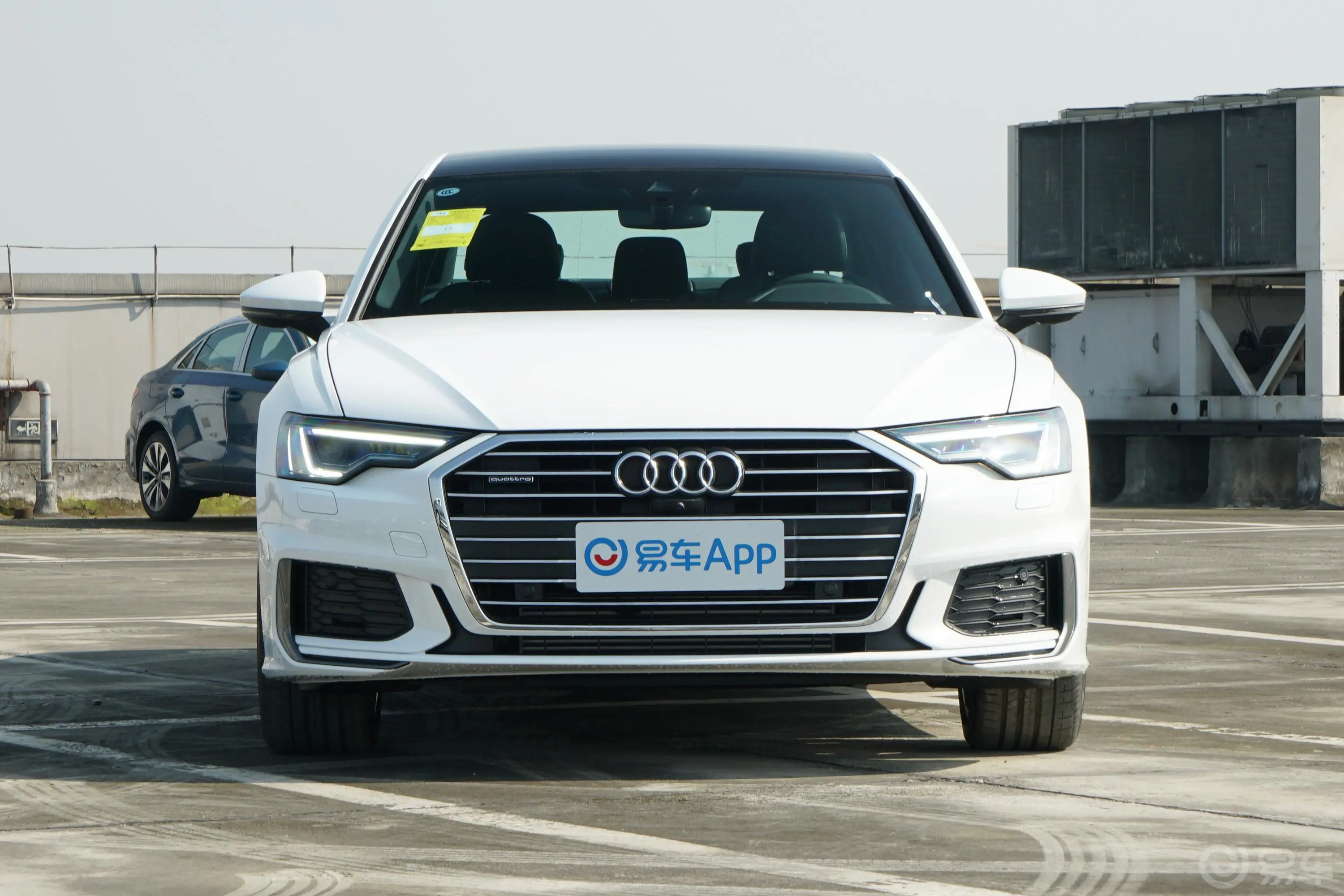 奥迪A6L45 TFSI quattro 臻选动感型正前水平