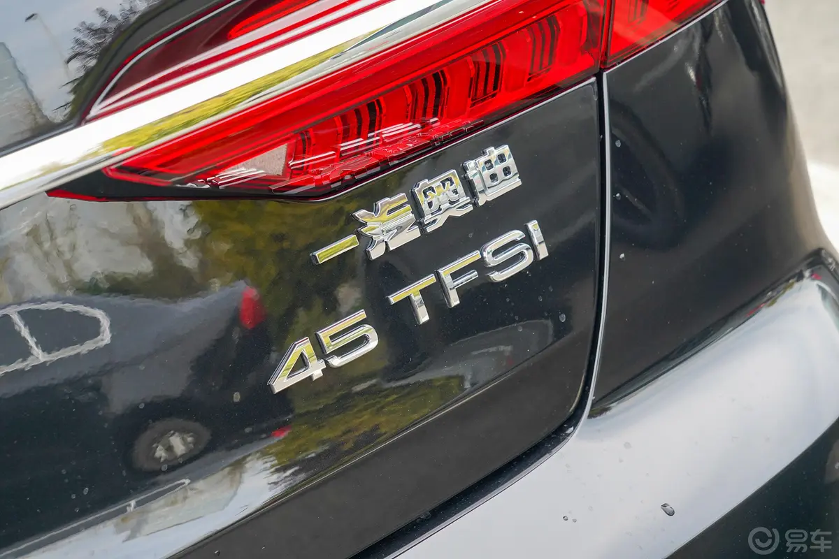 奥迪A6L45 TFSI 臻选致雅型外观