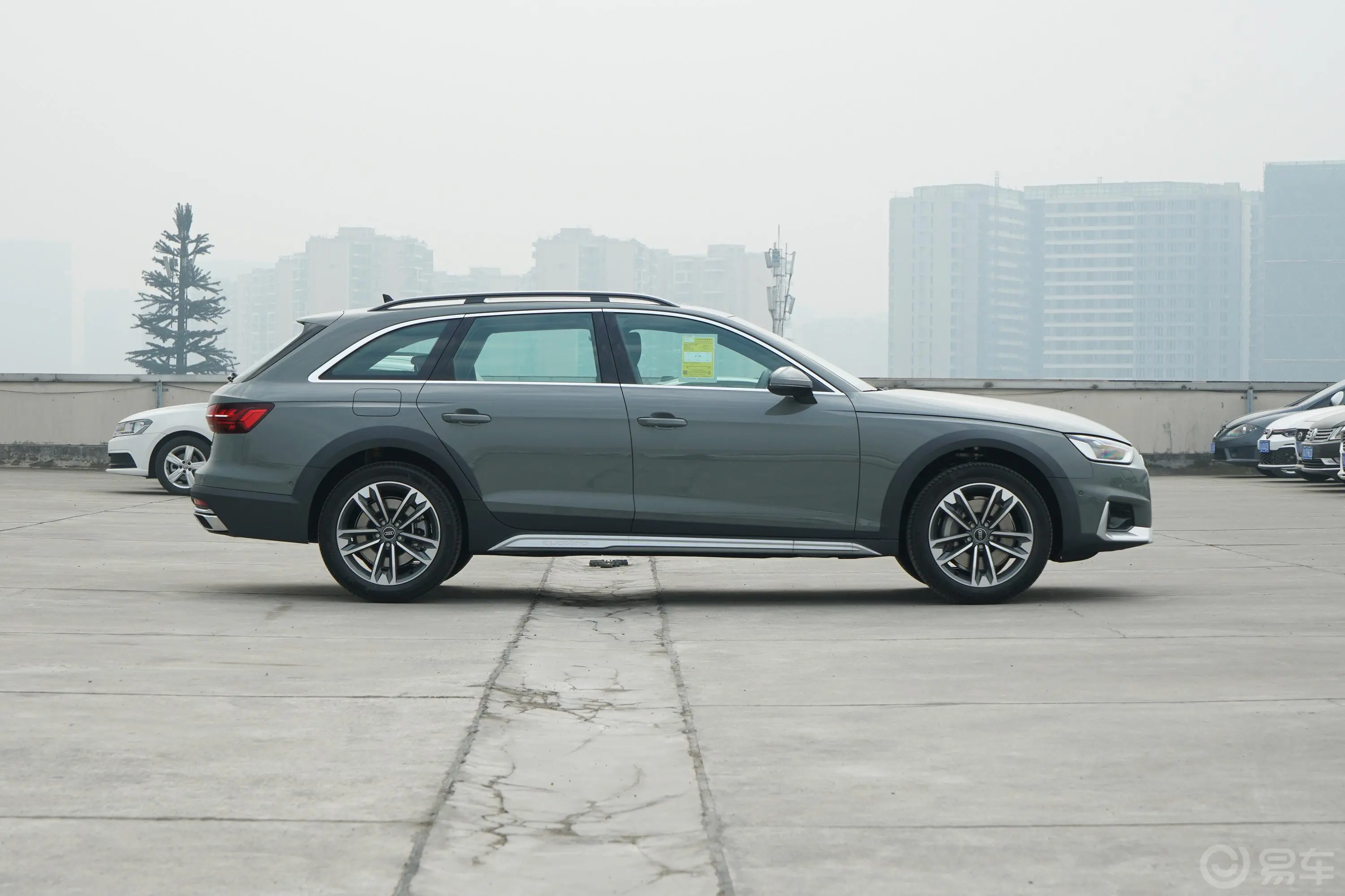 奥迪A4(进口)allroad quattro正侧车头向右水平