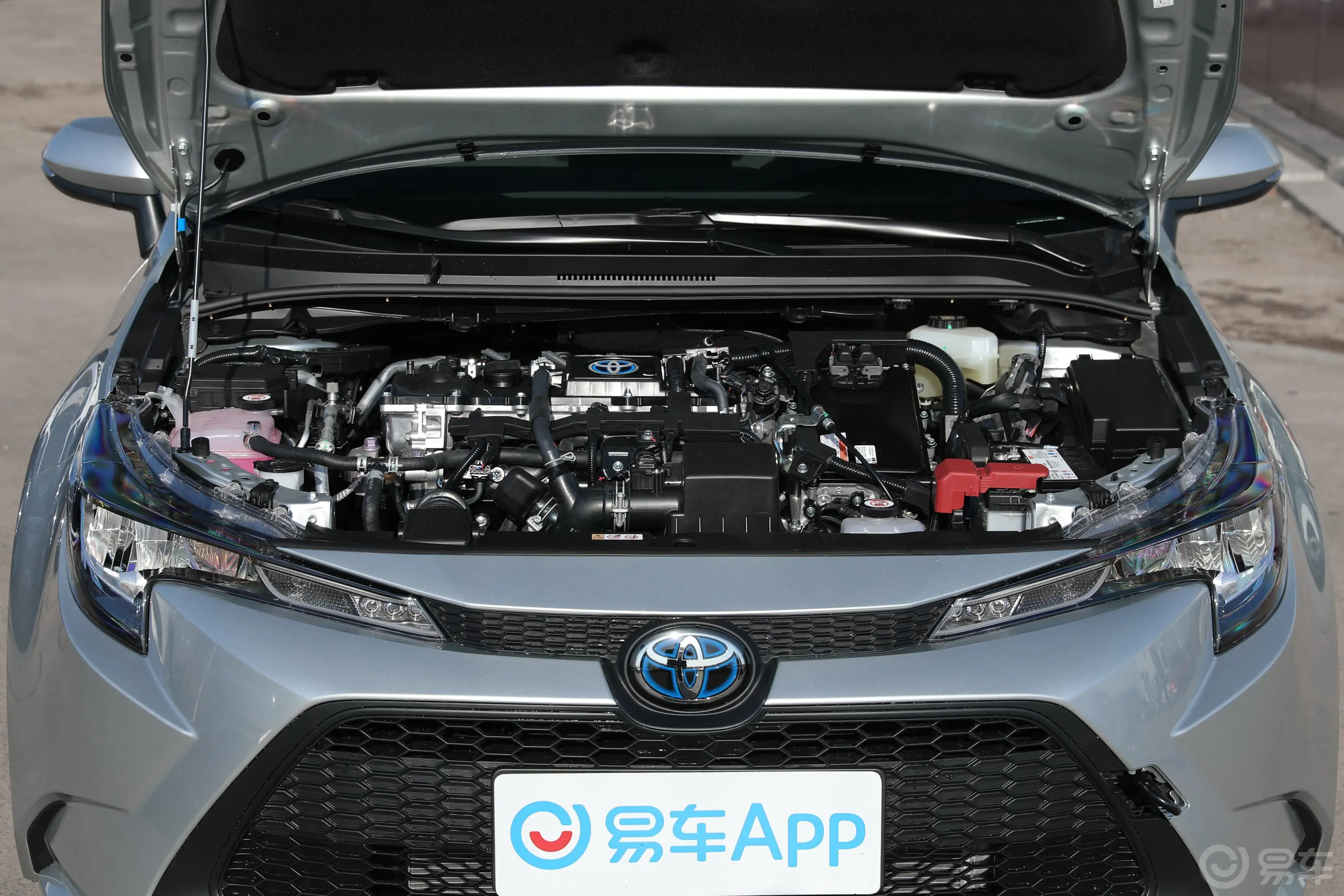 雷凌双擎 1.8L 领先版前舱整体