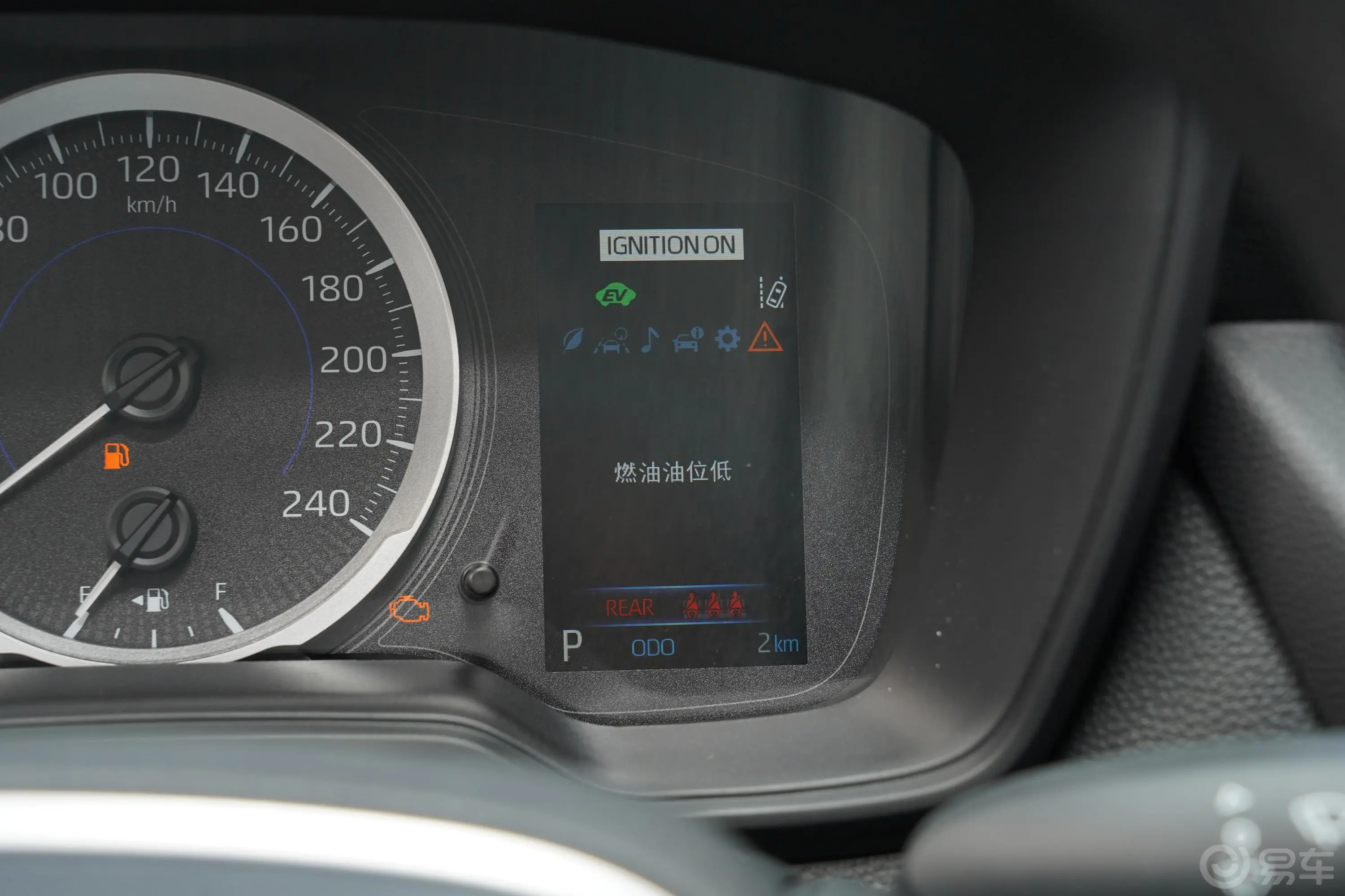 雷凌双擎 1.8L 运动版主驾驶位