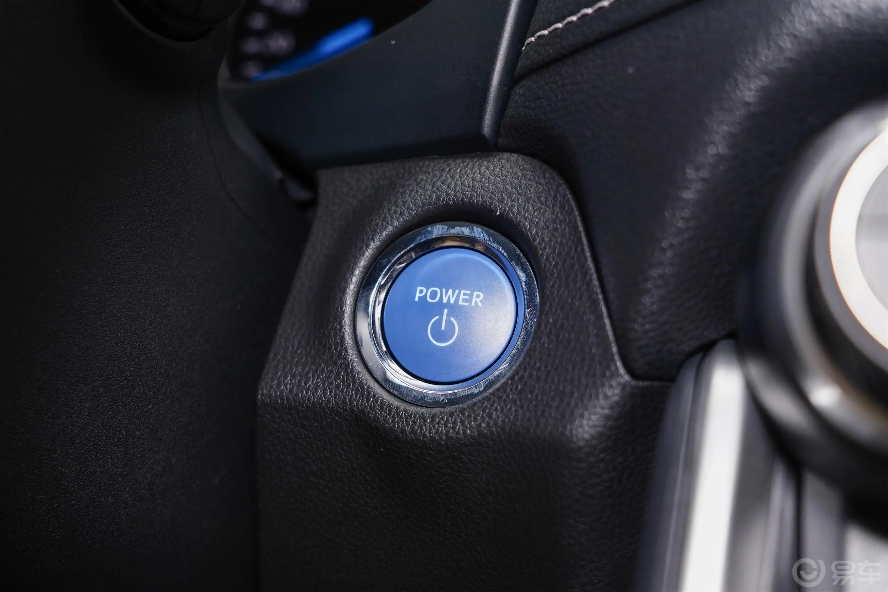 威兰达双擎 2.5L 两驱尊贵版钥匙孔或一键启动按键