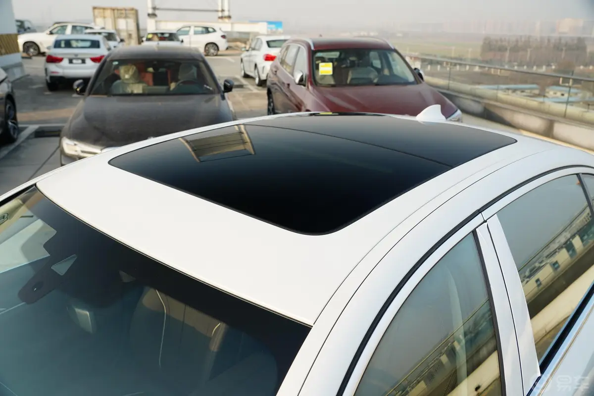 宝马5系改款 530Li xDrive 豪华套装天窗