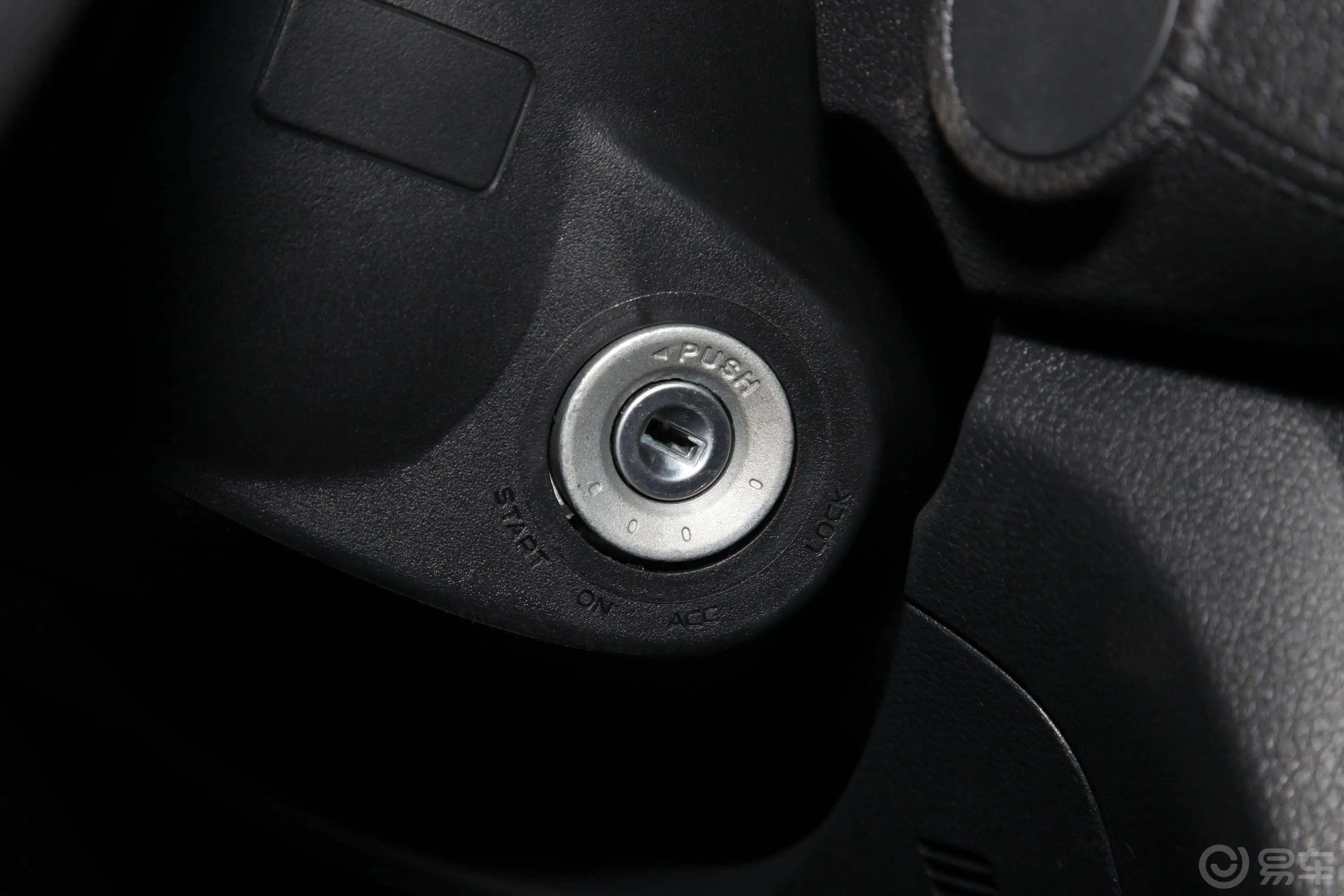 瑞迈2.8T 两驱长轴舒适版 柴油钥匙孔或一键启动按键