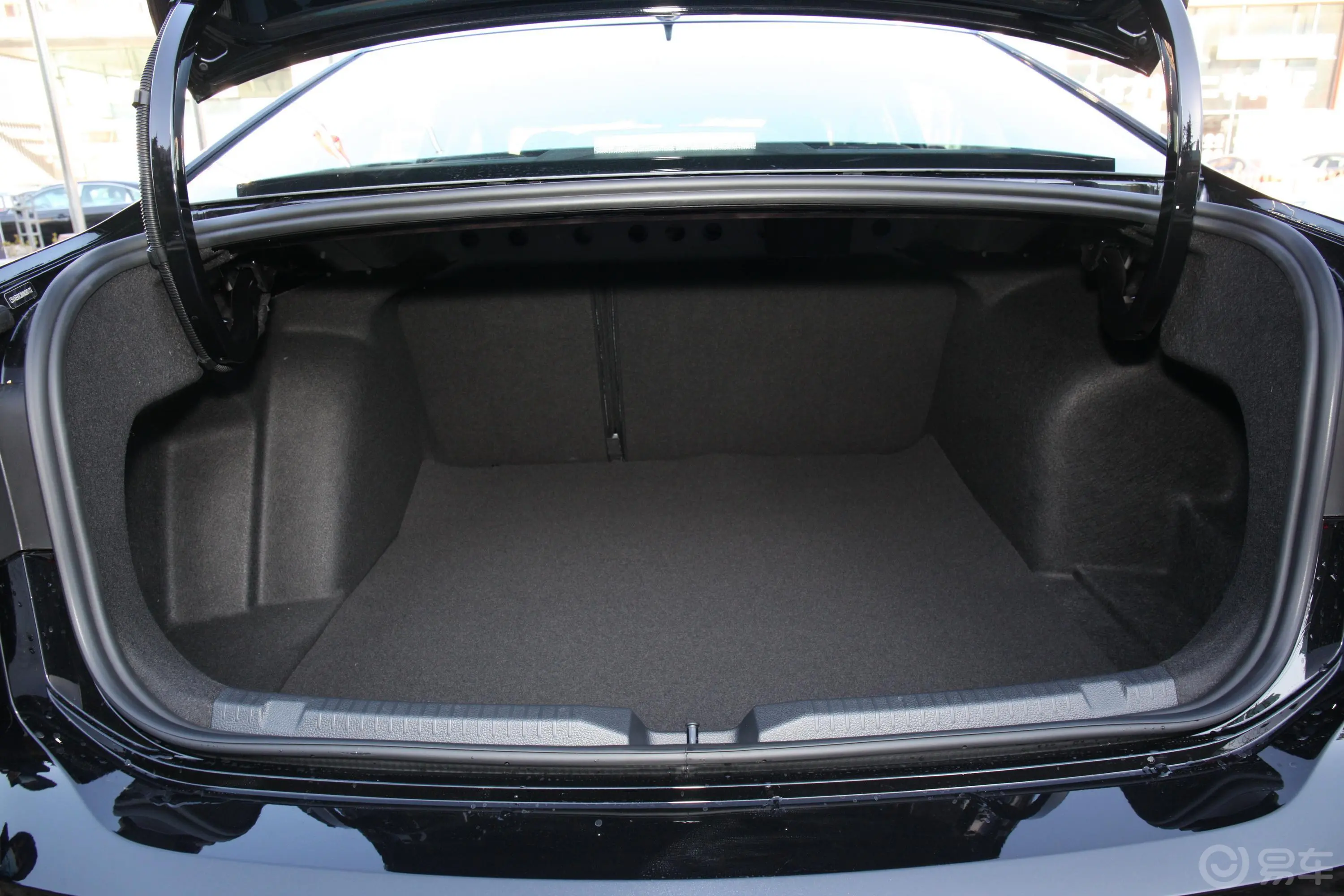 朗逸1.5L 手动舒适版后备厢空间特写
