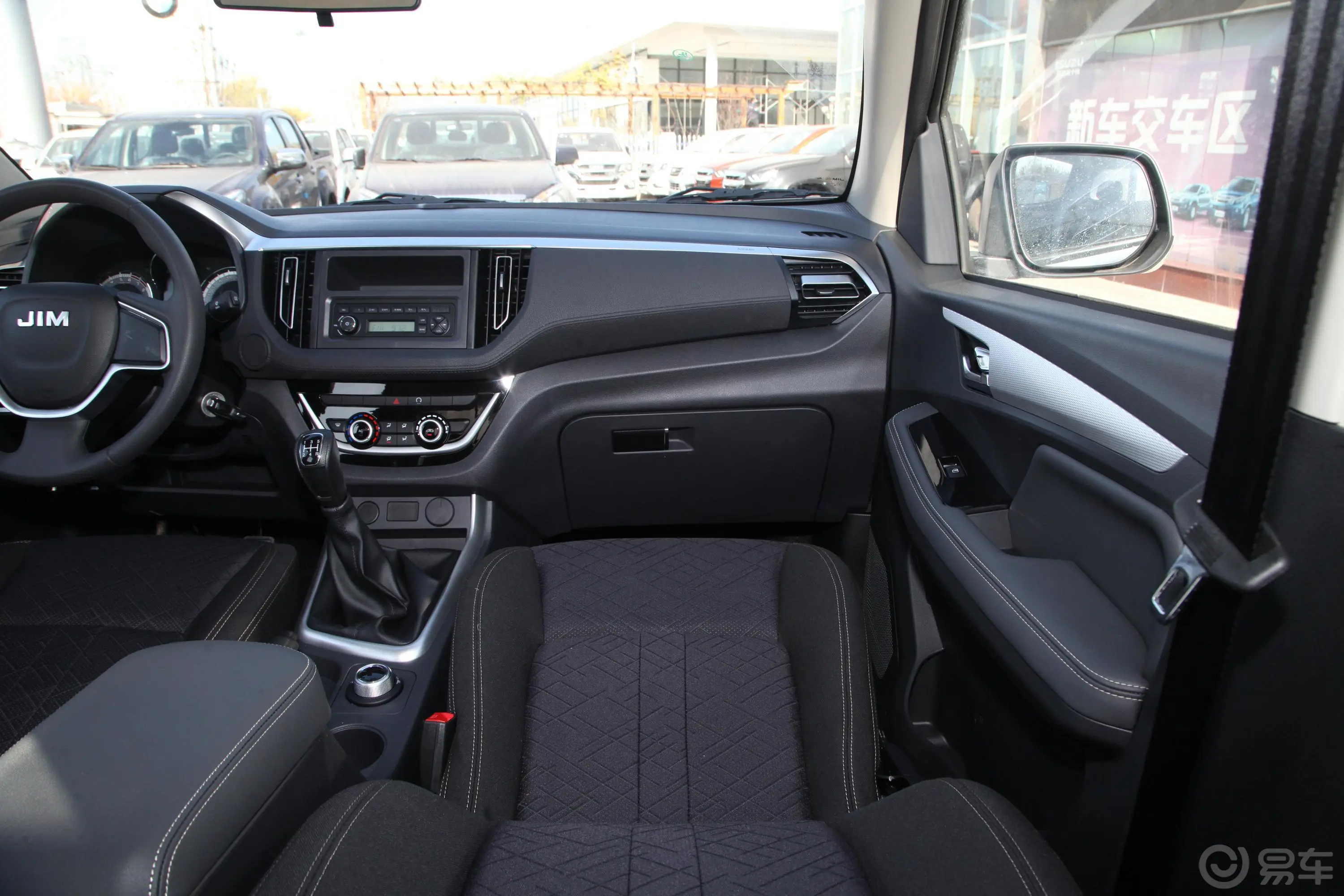 瑞迈2.4T 四驱长轴舒适版 汽油副驾驶位区域