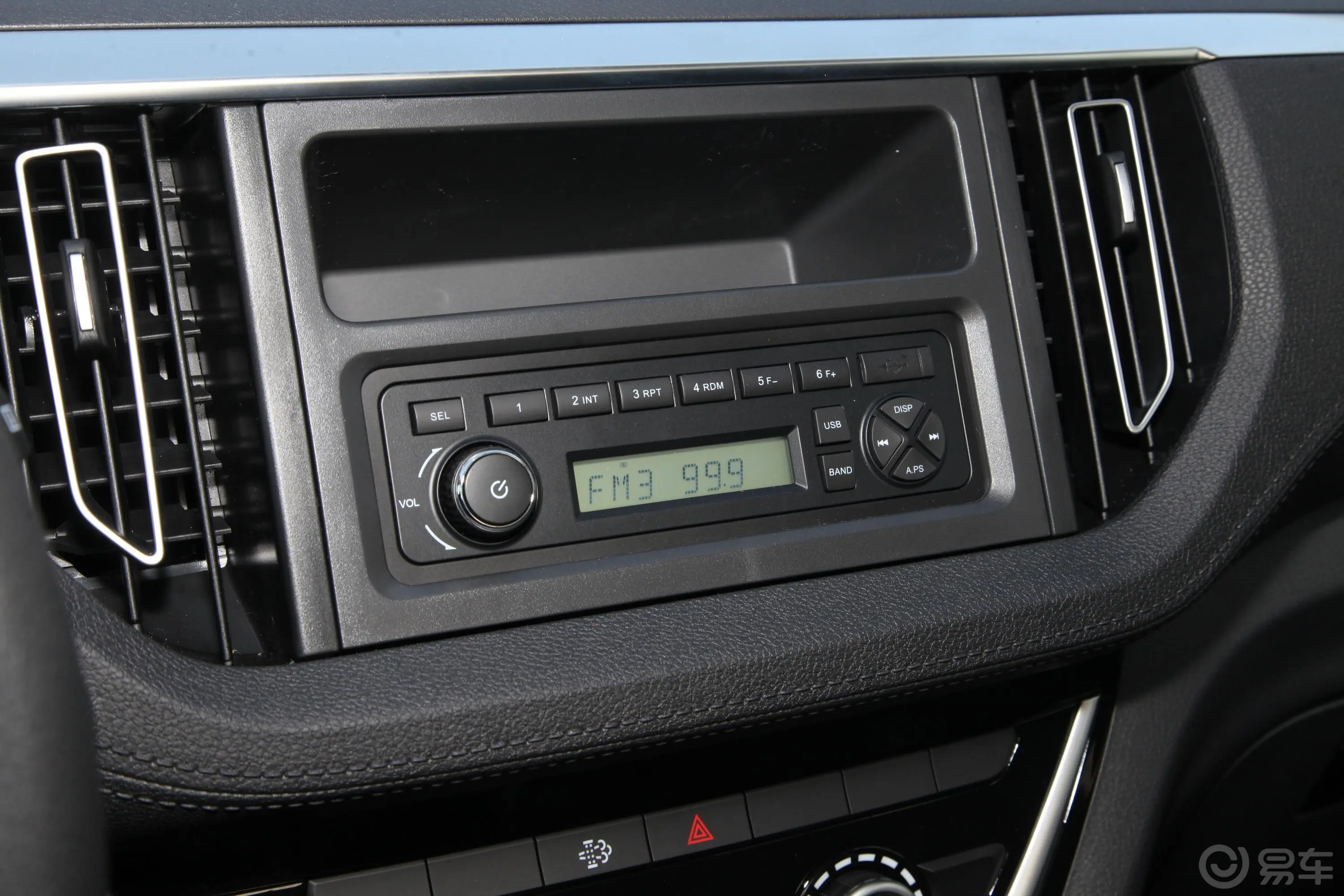 瑞迈2.8T 四驱标轴舒适版 柴油音响