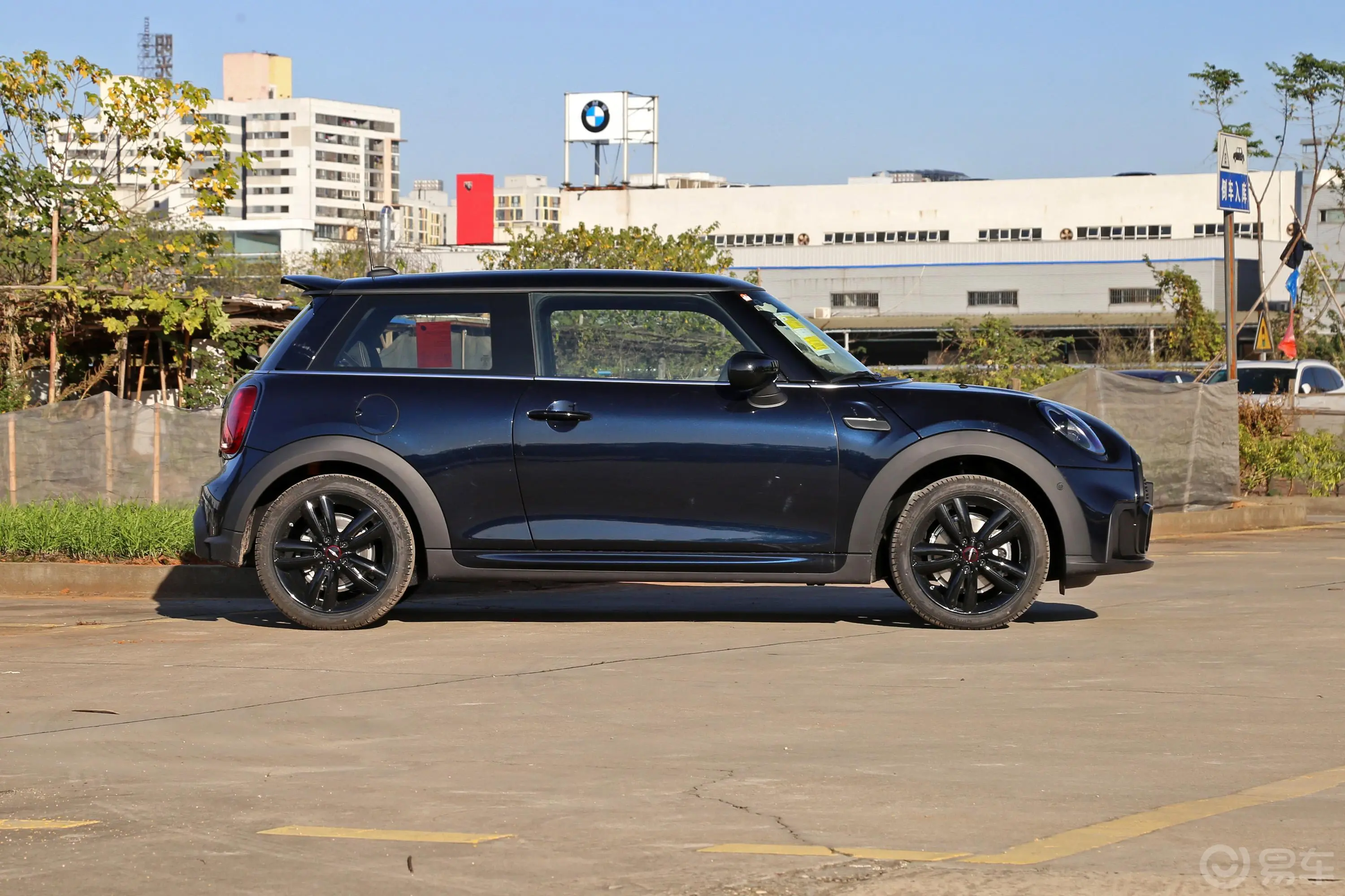 MINI1.5T COOPER 黑标特别版正侧车头向右水平