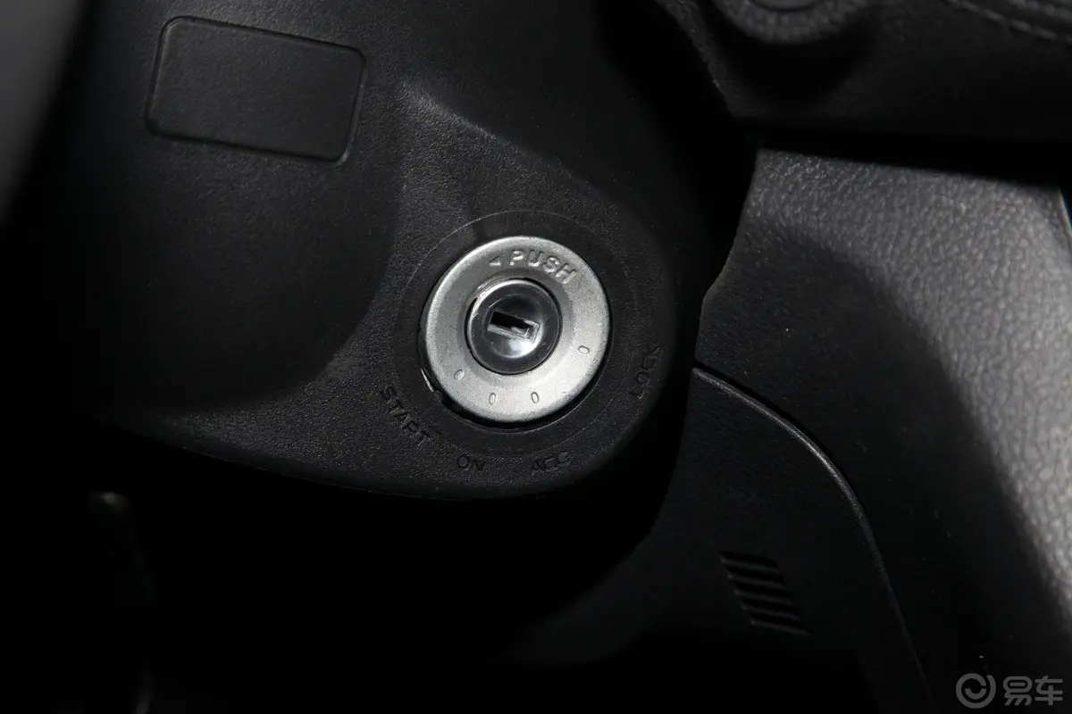 瑞迈2.8T 四驱长轴舒适版 柴油钥匙孔或一键启动按键