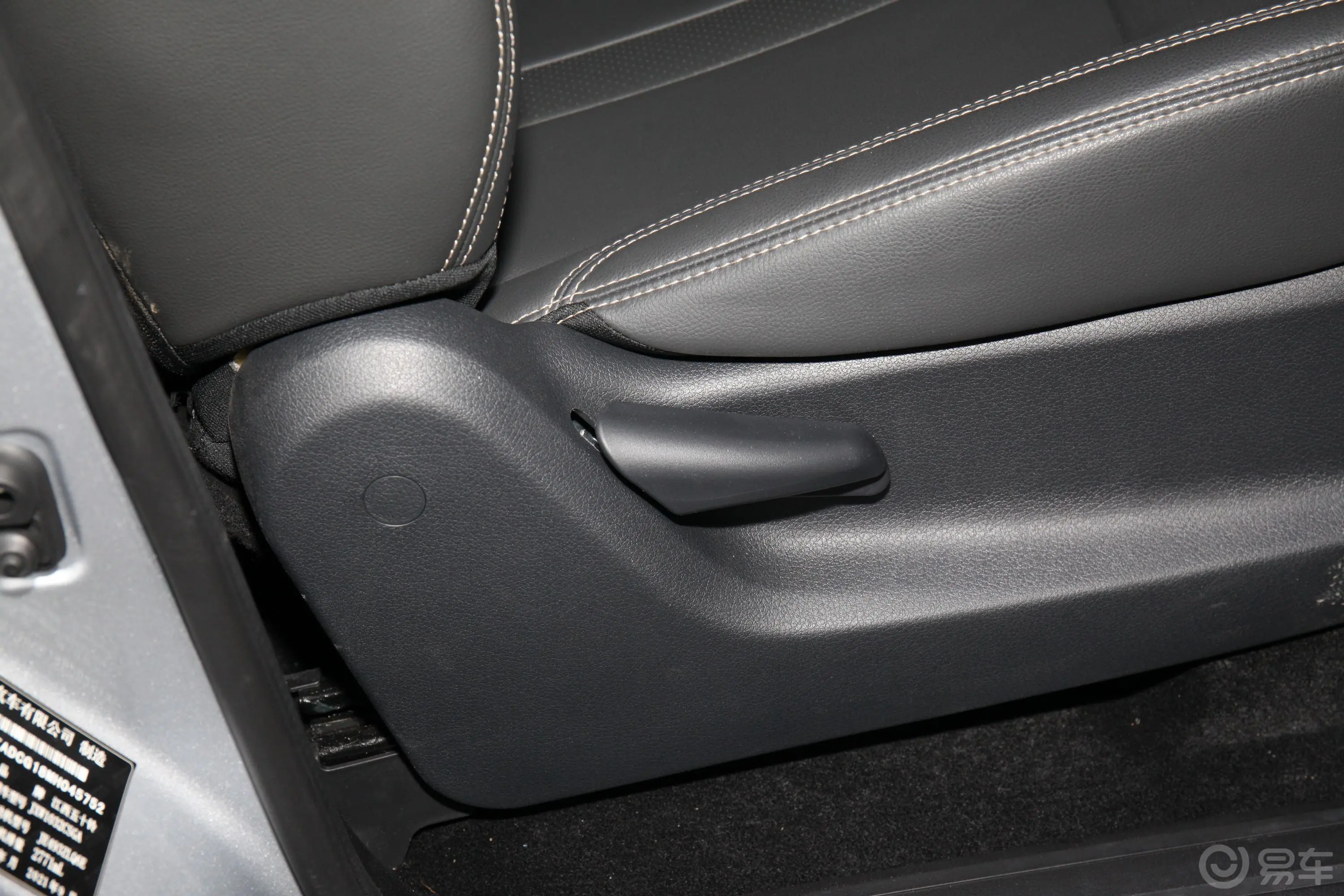 瑞迈2.8T 两驱标轴舒享版 柴油副驾座椅调节