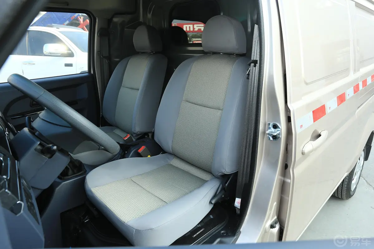 鑫源小海狮X301.5L 手动 厢货舒适型 2/5座 CNG驾驶员座椅