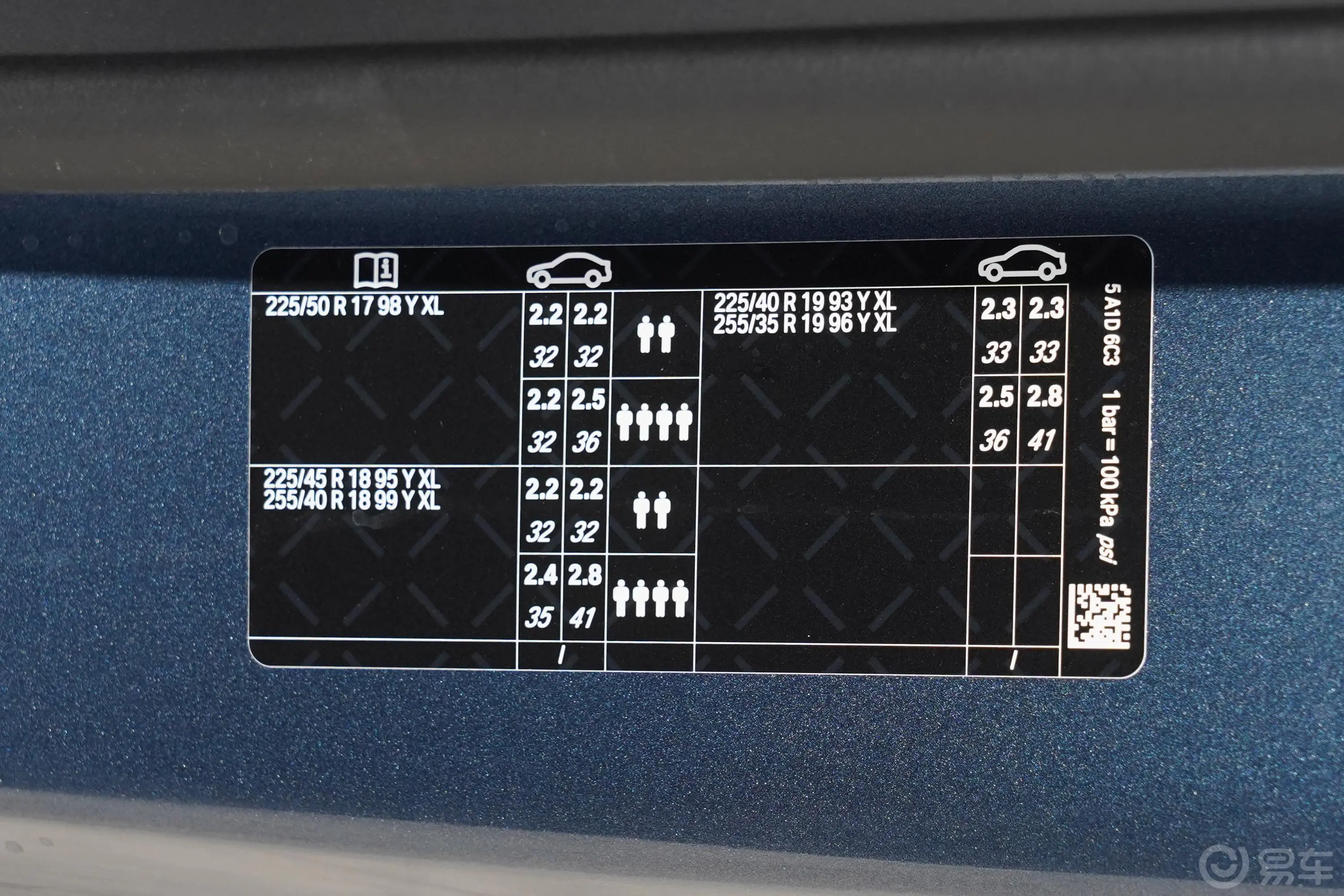 宝马4系双门轿跑车 430i M运动曜夜套装胎压信息铭牌