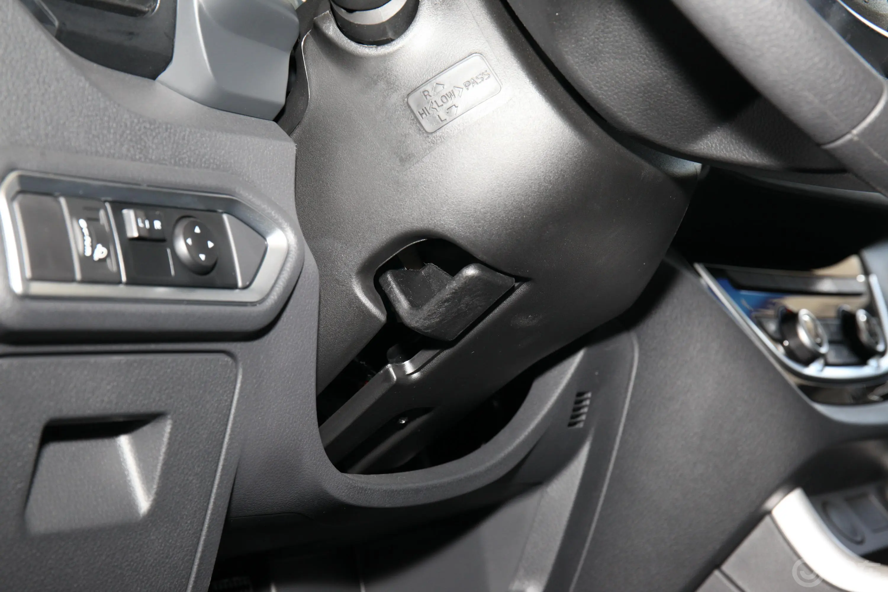 瑞迈2.4T 两驱长轴舒适版 汽油方向盘调节