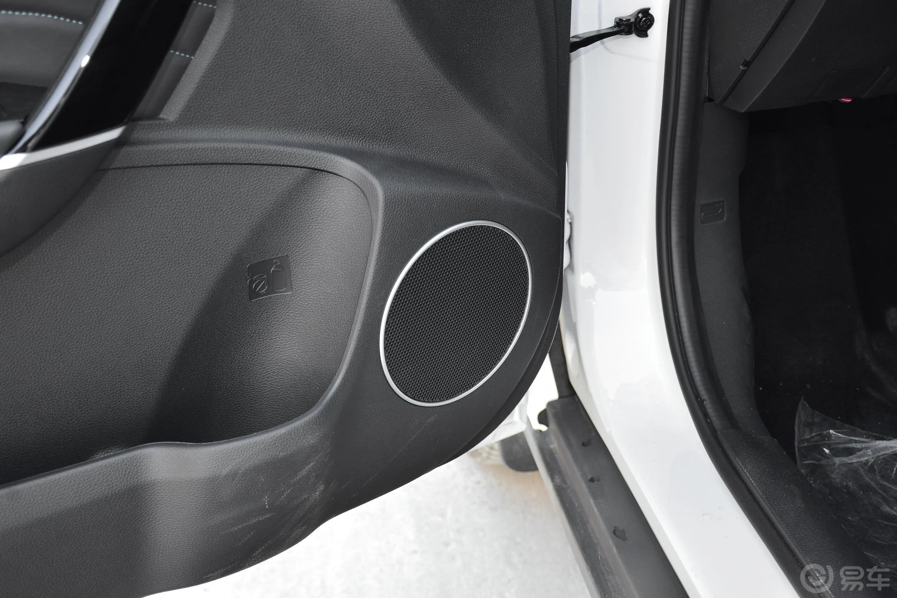 风行S50 EV运营型音响和品牌
