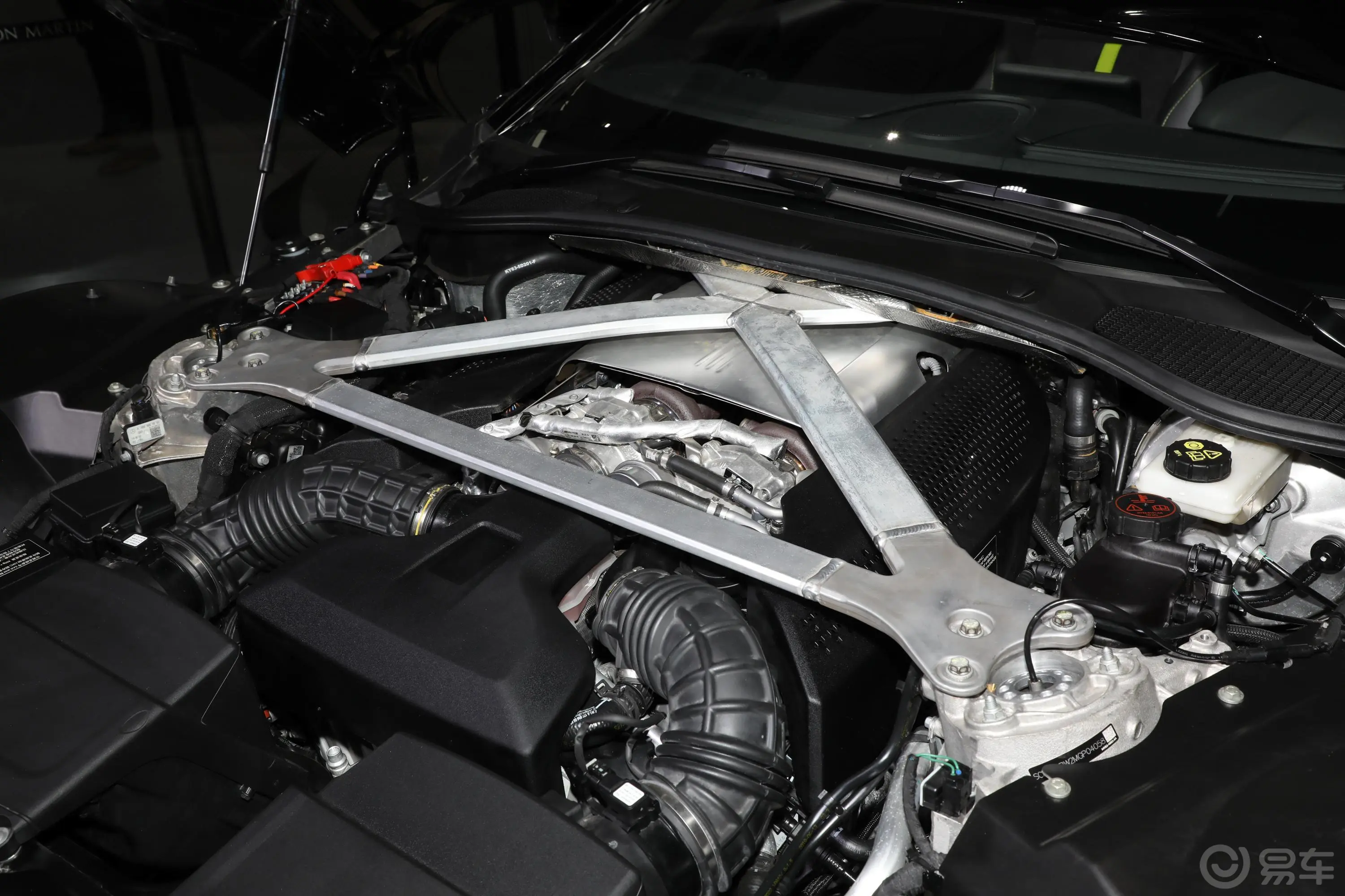 V8 Vantage4.0T V8 Roadster外观