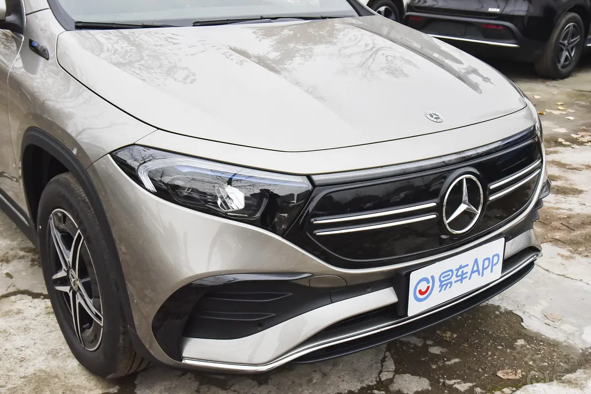 奔驰EQAEQA 300 4MATIC 首发特别版外观