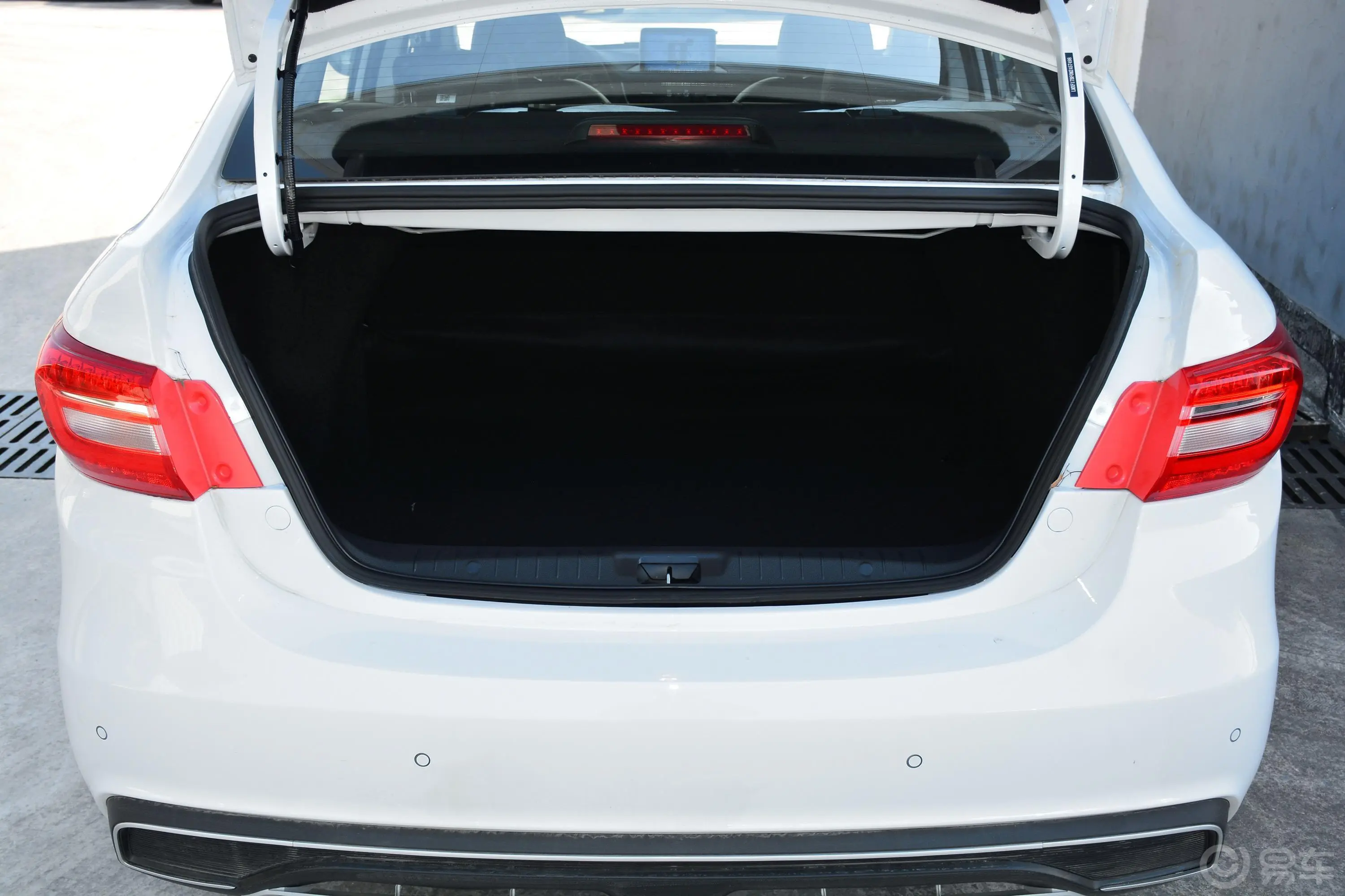 风行S50 EV运营型后备厢空间特写