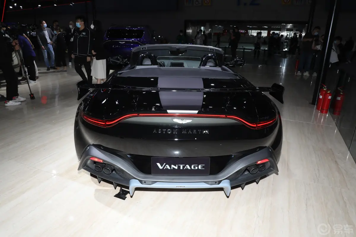 V8 Vantage4.0T V8 Roadster正后水平