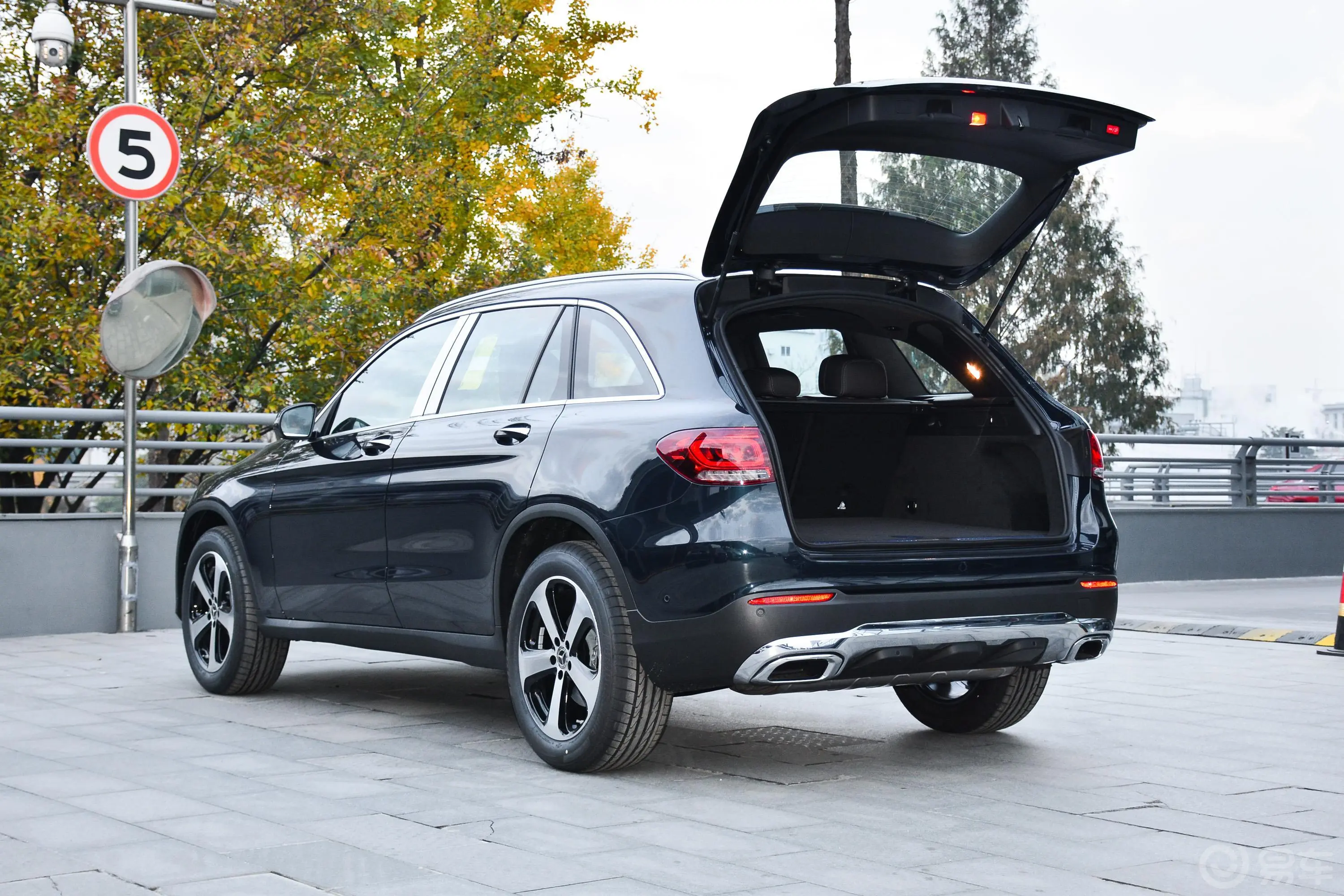 奔驰GLC改款 GLC 260 L 4MATIC 动感型空间