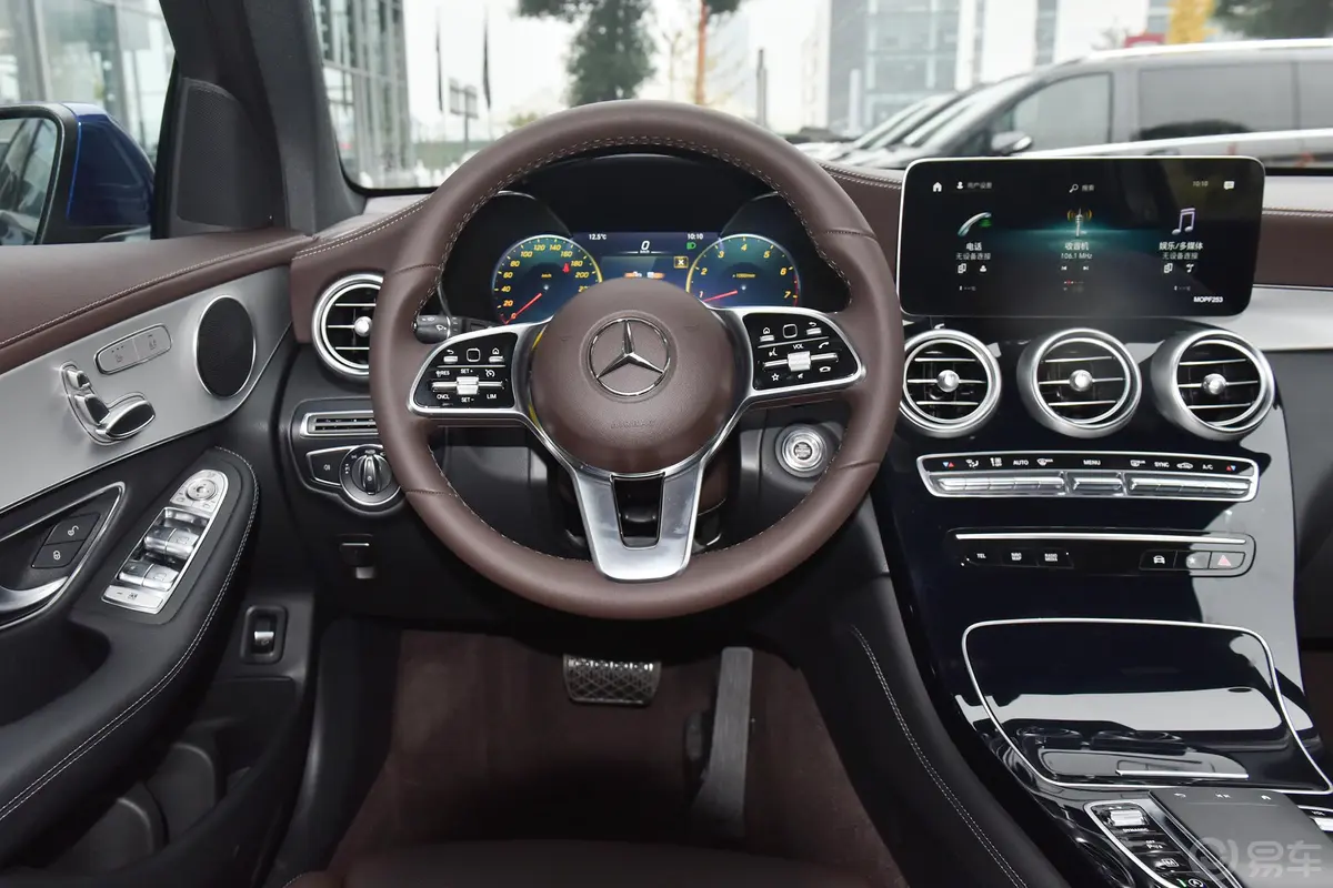 奔驰GLC改款 GLC 260 L 4MATIC 动感型内饰