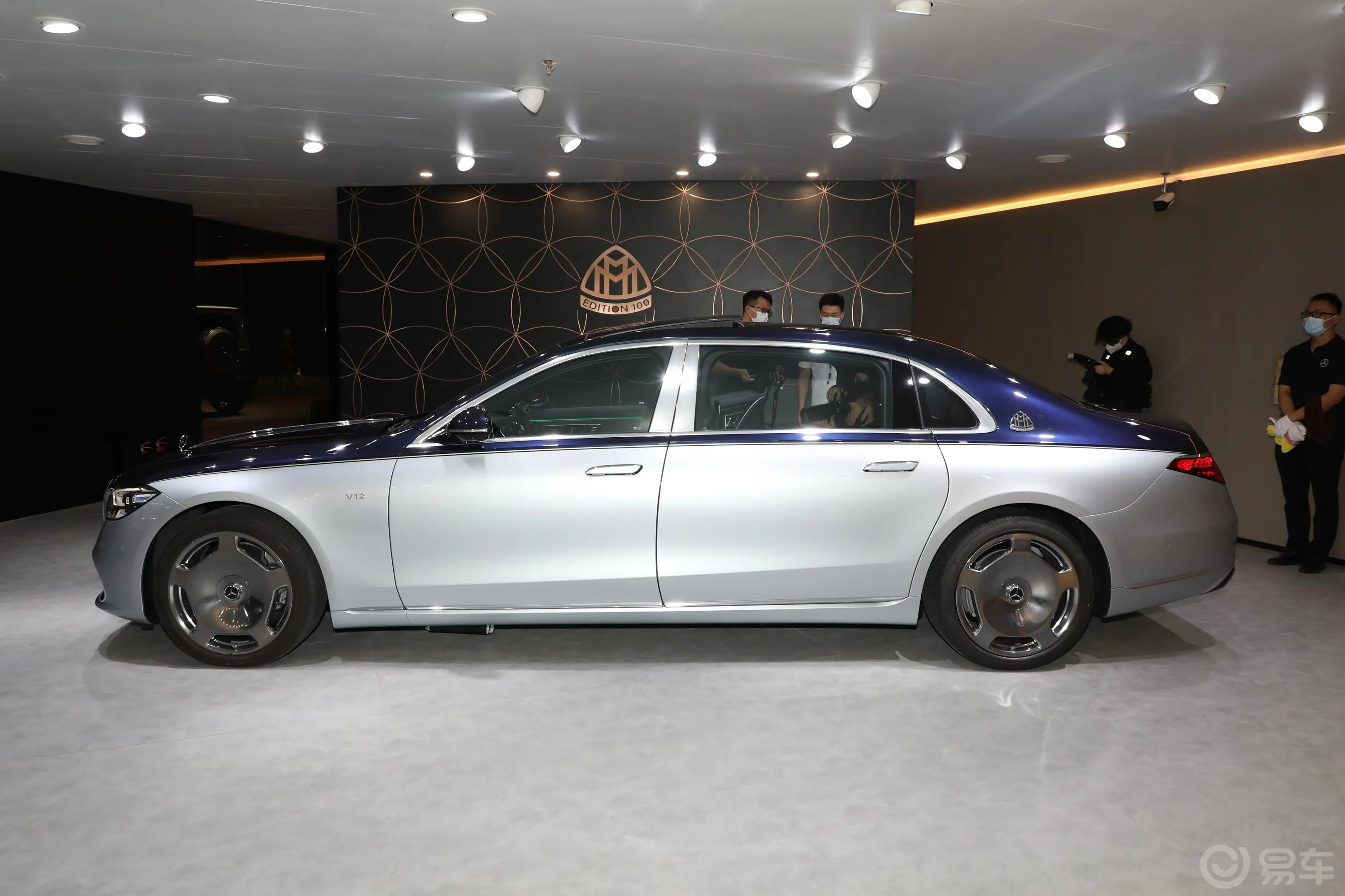 迈巴赫S级S 680 4MATIC 100周年纪念版正侧车头向左水平