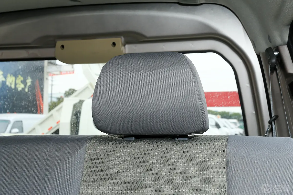 鑫源小海狮X301.5L 手动 舒适型中央空调版 7座 CNG空间