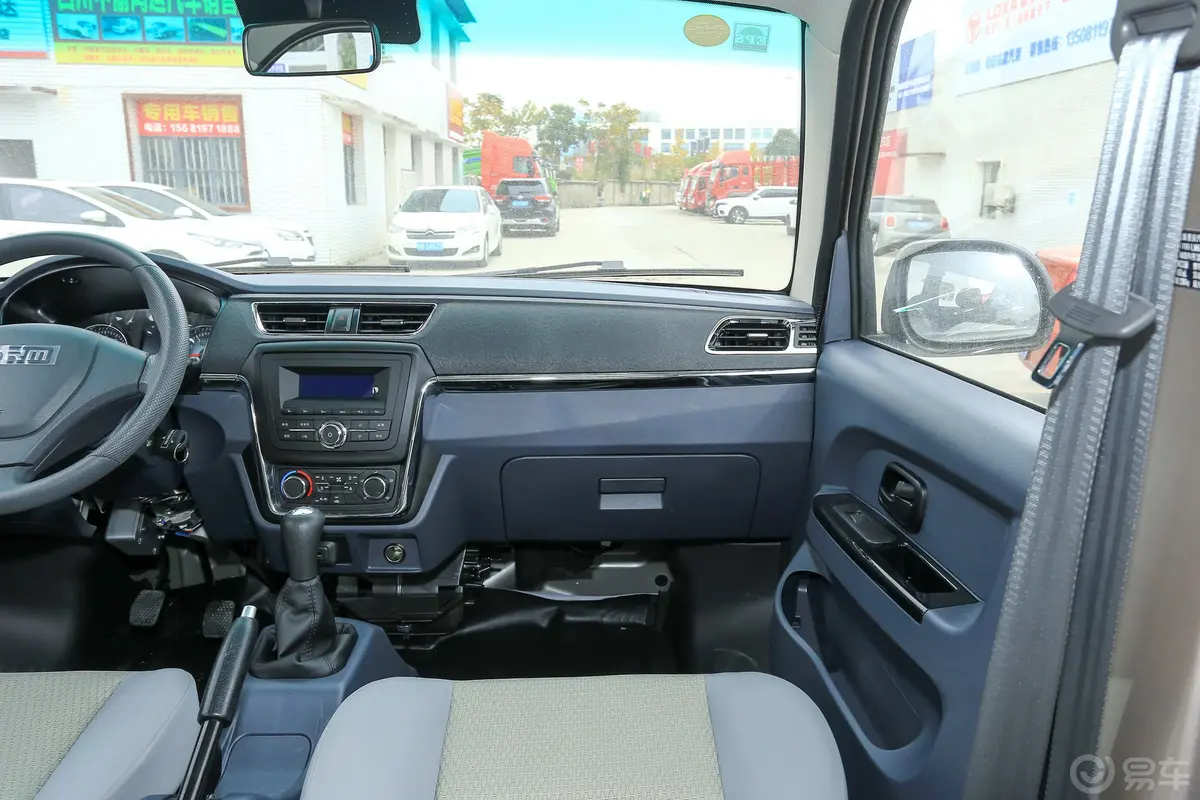 鑫源小海狮X301.5L 手动 舒适型中央空调版 7座 CNG副驾驶位区域