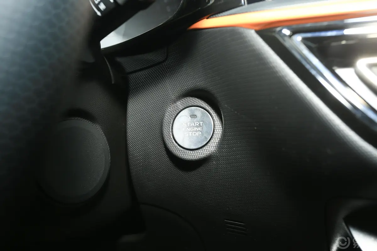 长安欧尚X5运动版 1.5T 双离合飓风音速型钥匙孔或一键启动按键