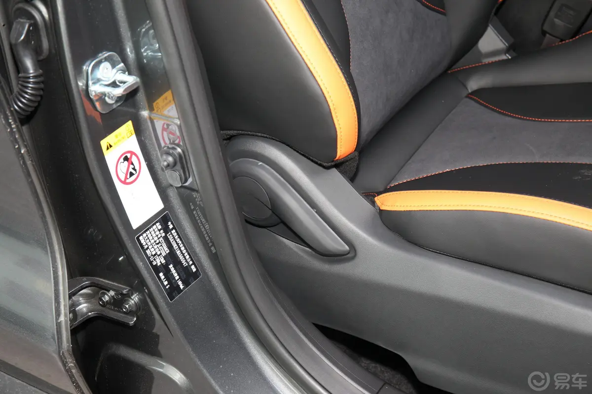 长安欧尚X5运动版 1.5T 双离合旋风冲锋型副驾座椅调节