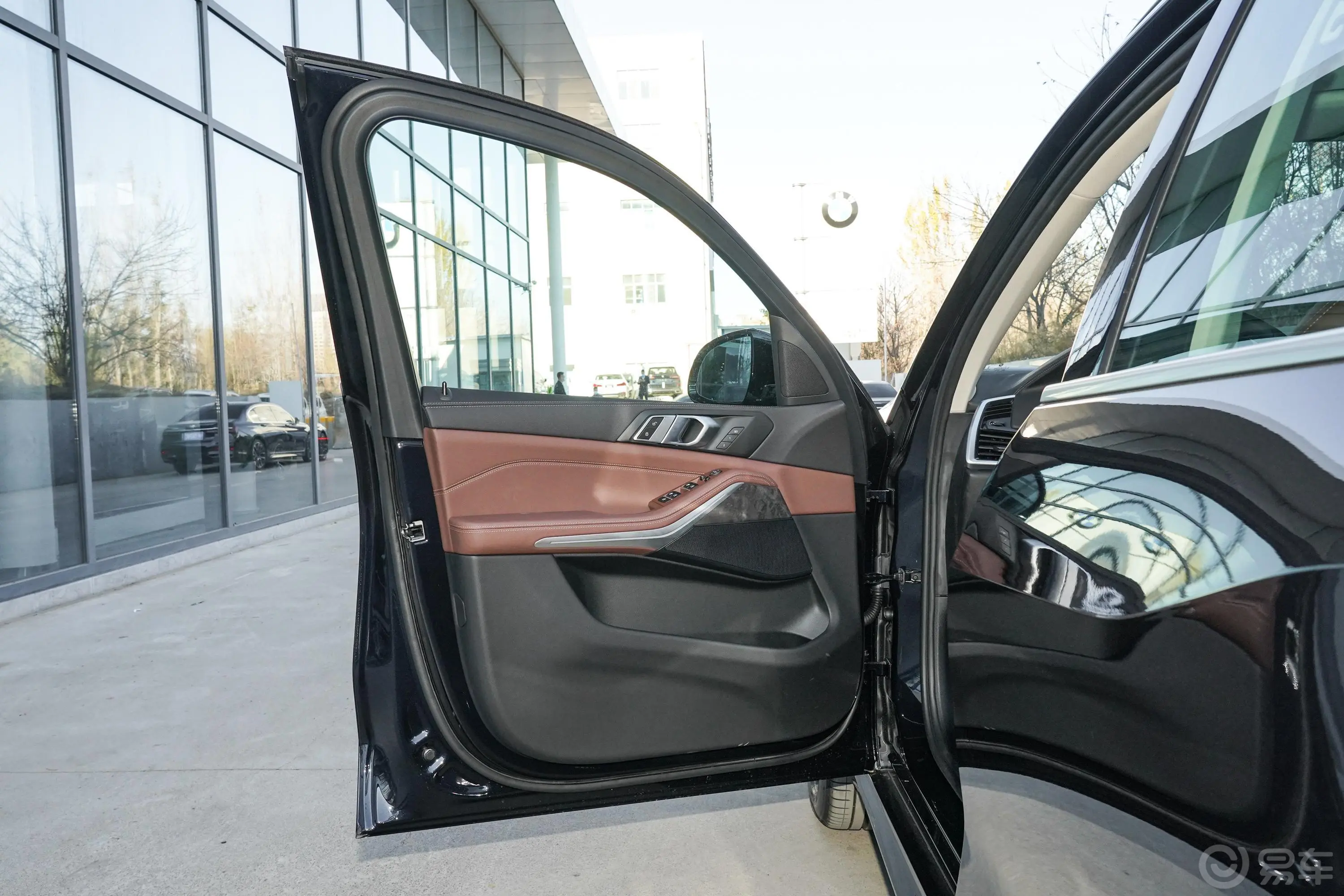 宝马X5(进口)xDrive30i M运动套装驾驶员侧前车门