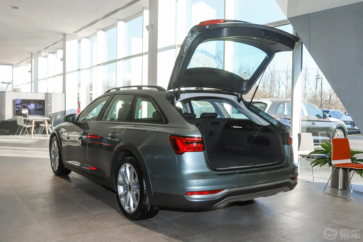 奥迪A6Allroad quattro 探索家 55 TFSI 尊享越野型空间