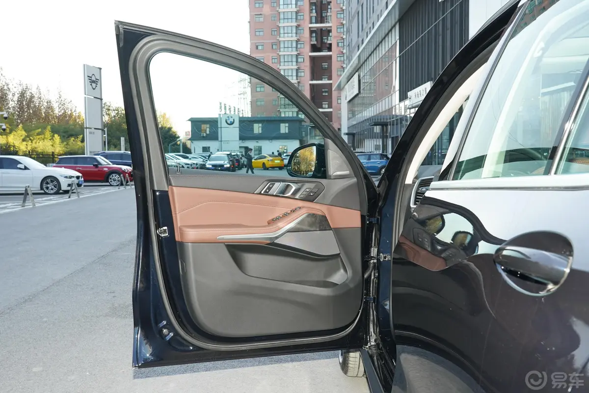 宝马X5(进口)xDrive40i 尊享型 M运动套装驾驶员侧前车门