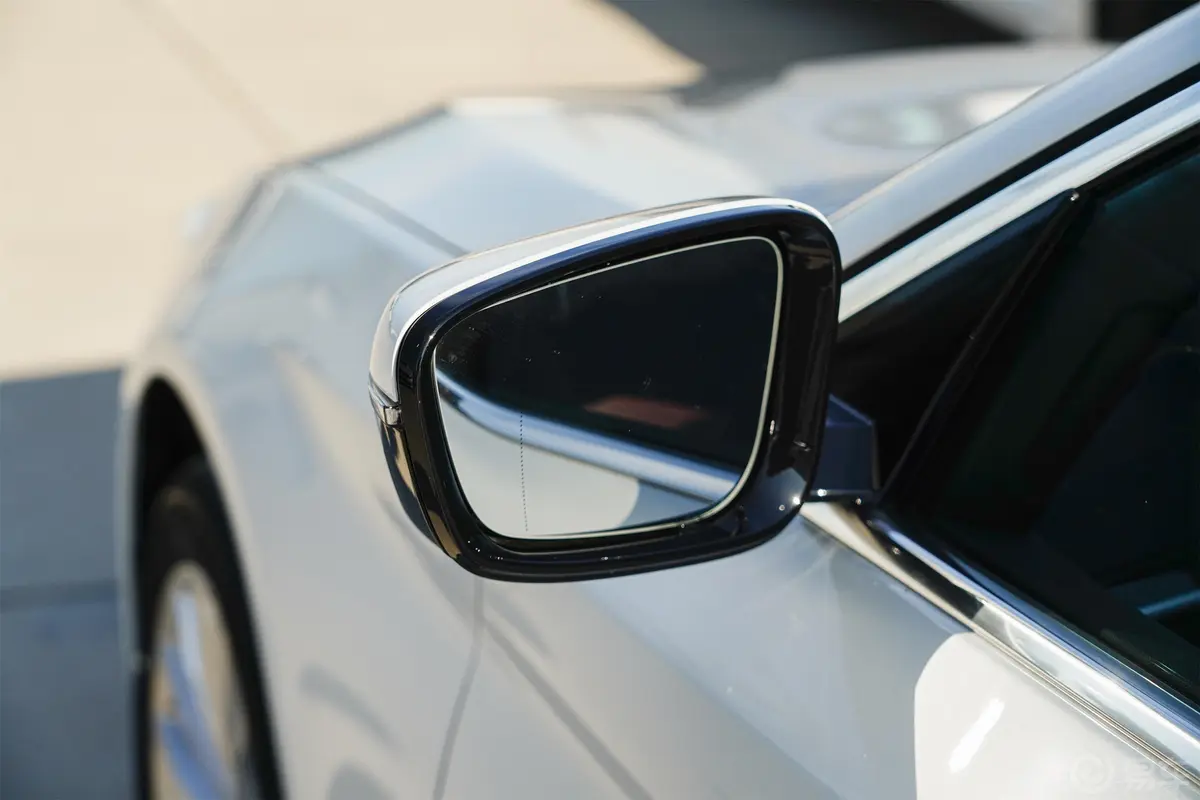 宝马5系改款 525Li 豪华套装后视镜镜面