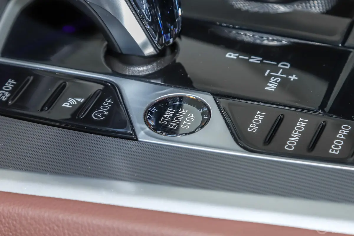 宝马X6xDrive30i M运动套装钥匙孔或一键启动按键