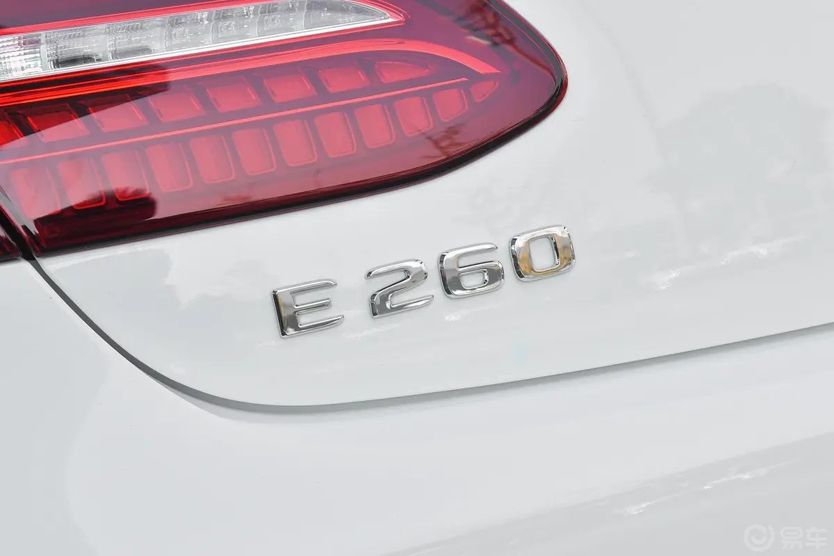 奔驰E级(进口)改款 E 260 轿跑车外观