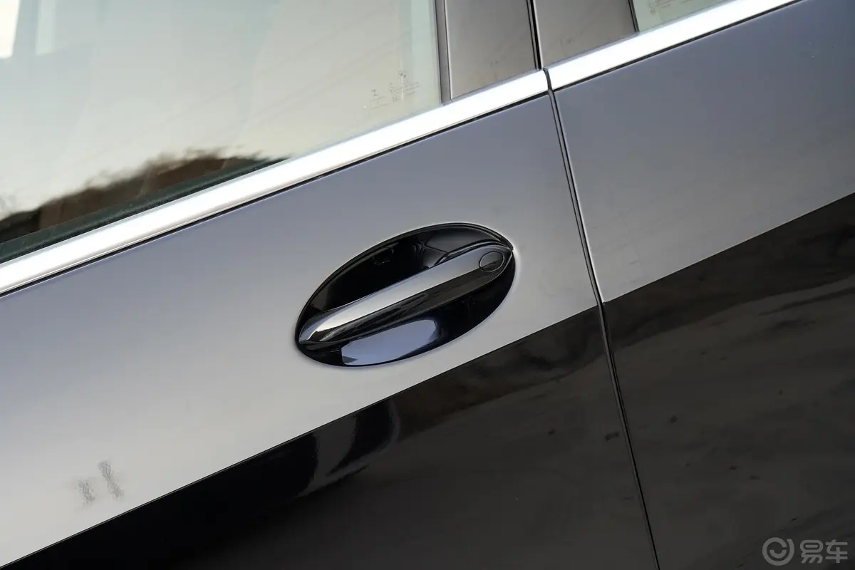 宝马X7xDrive40i 领先型 豪华套装驾驶员侧前门把手
