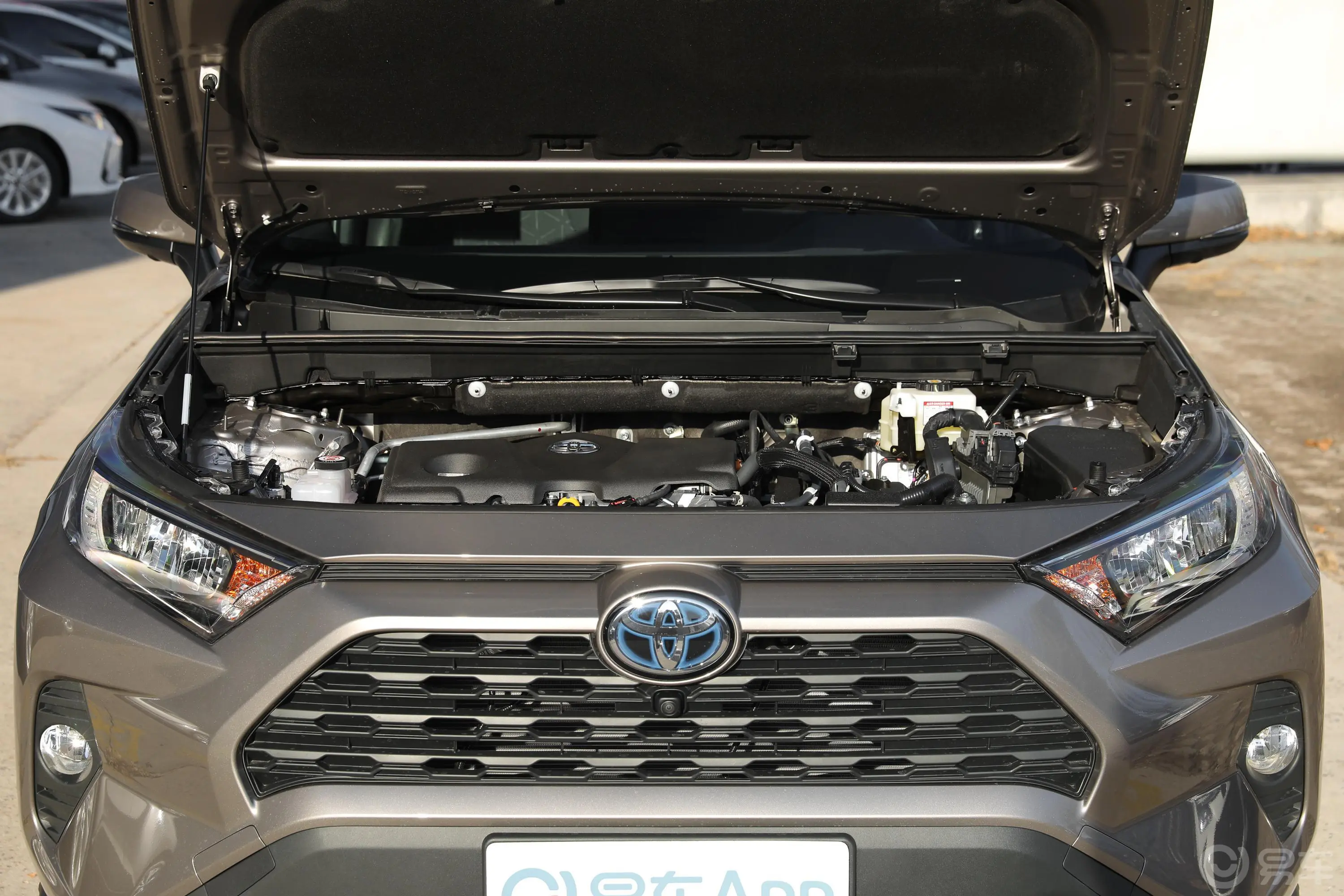 RAV4荣放改款 双擎 2.5L E-CVT 两驱 精英版外观